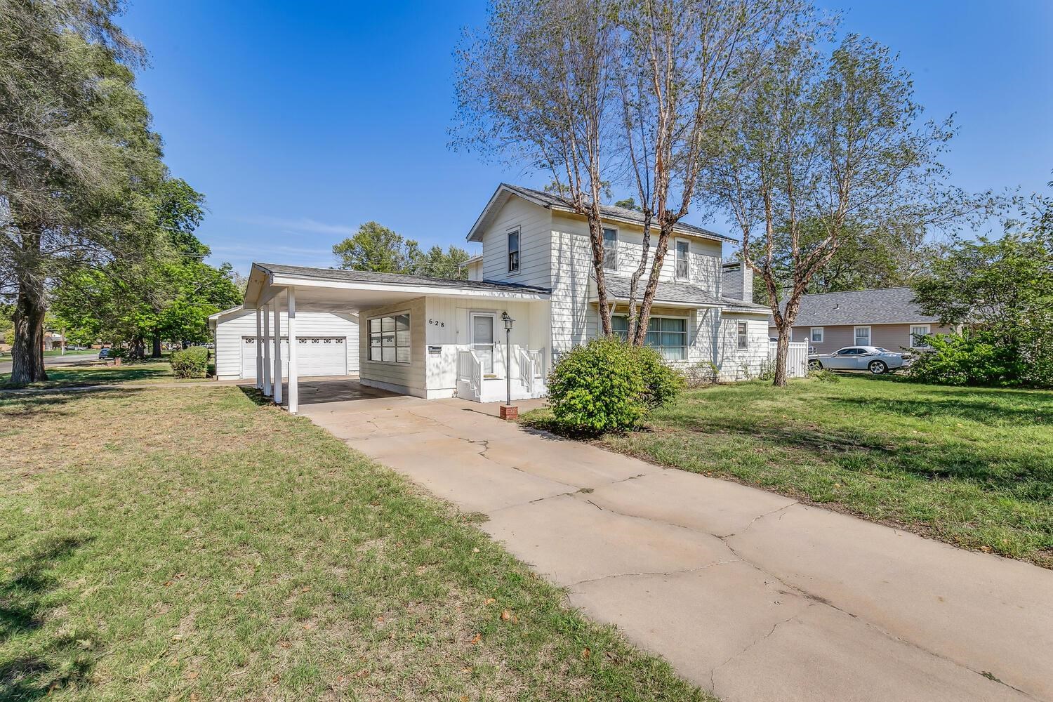 Photo of 628 W 22nd Ave in Hutchinson, KS