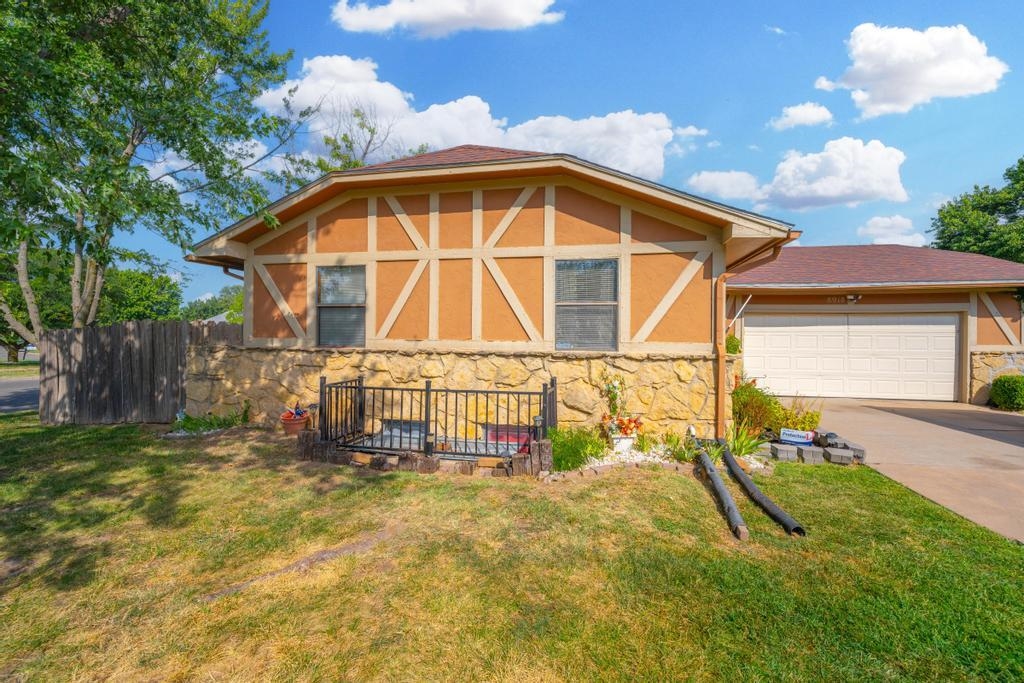 Photo of 8918 E Dos Rios St in Wichita, KS