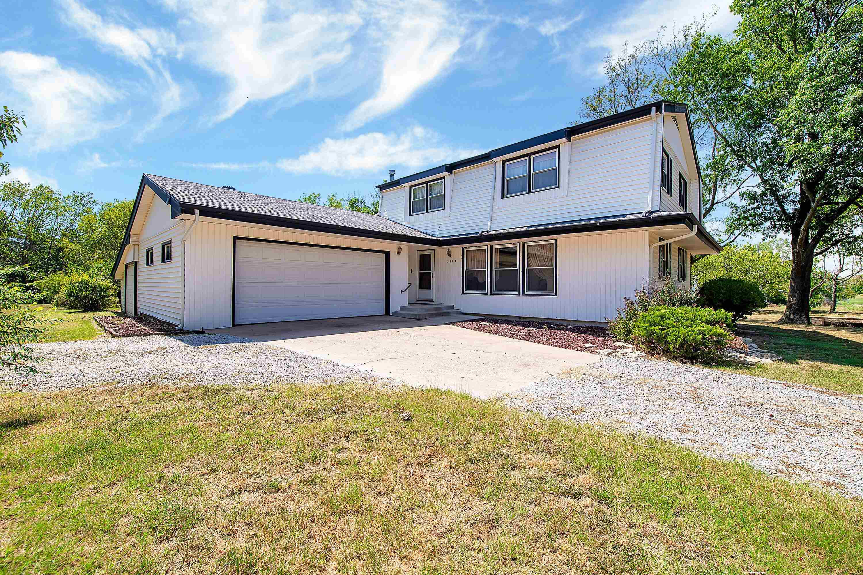 Photo of 3521 Meadowlark Ln in Winfield, KS