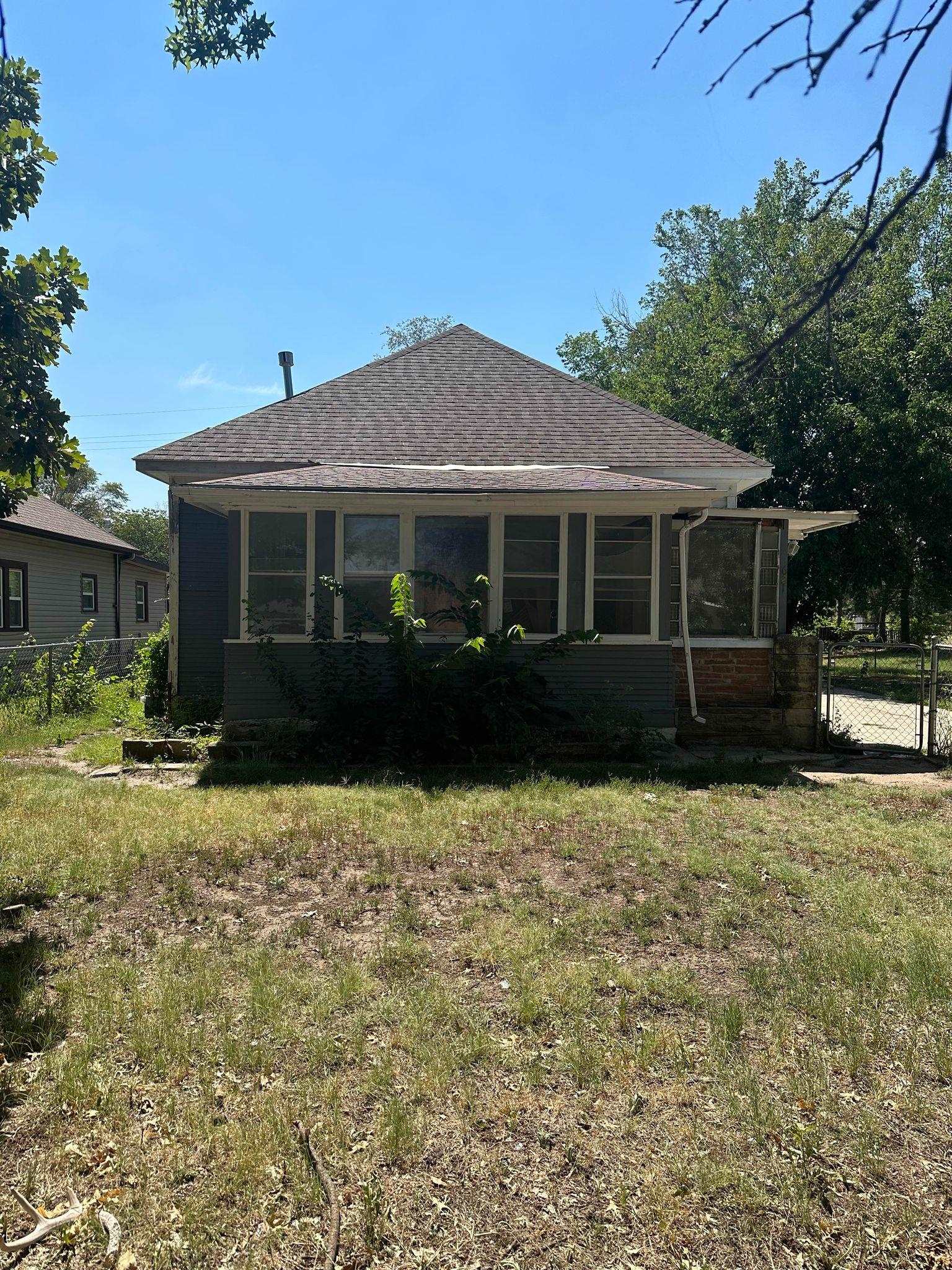 Photo of 621 E 2nd Ave in Hutchinson, KS