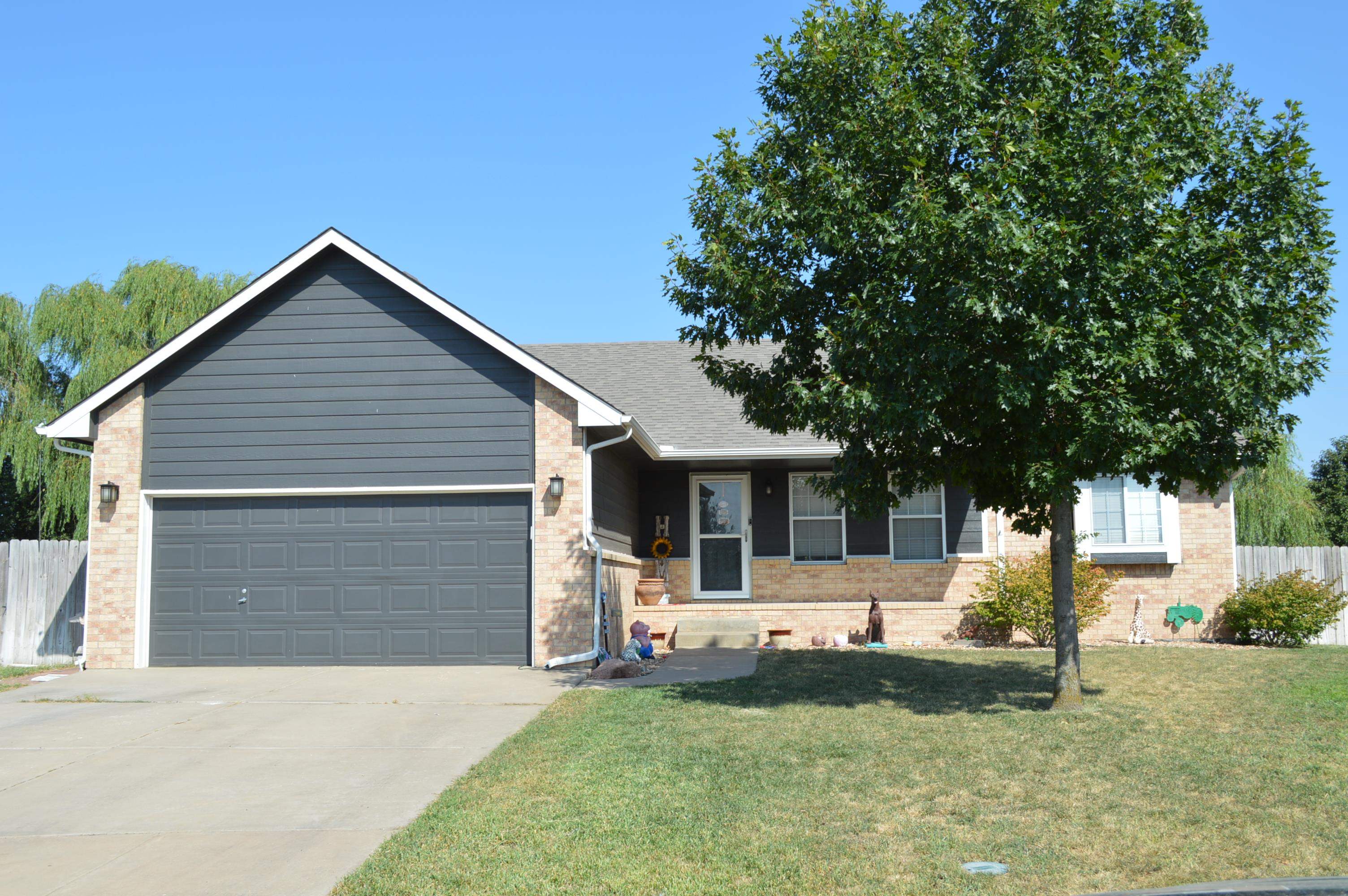 Photo of 806 S Blue Stem Pl in Haysville, KS
