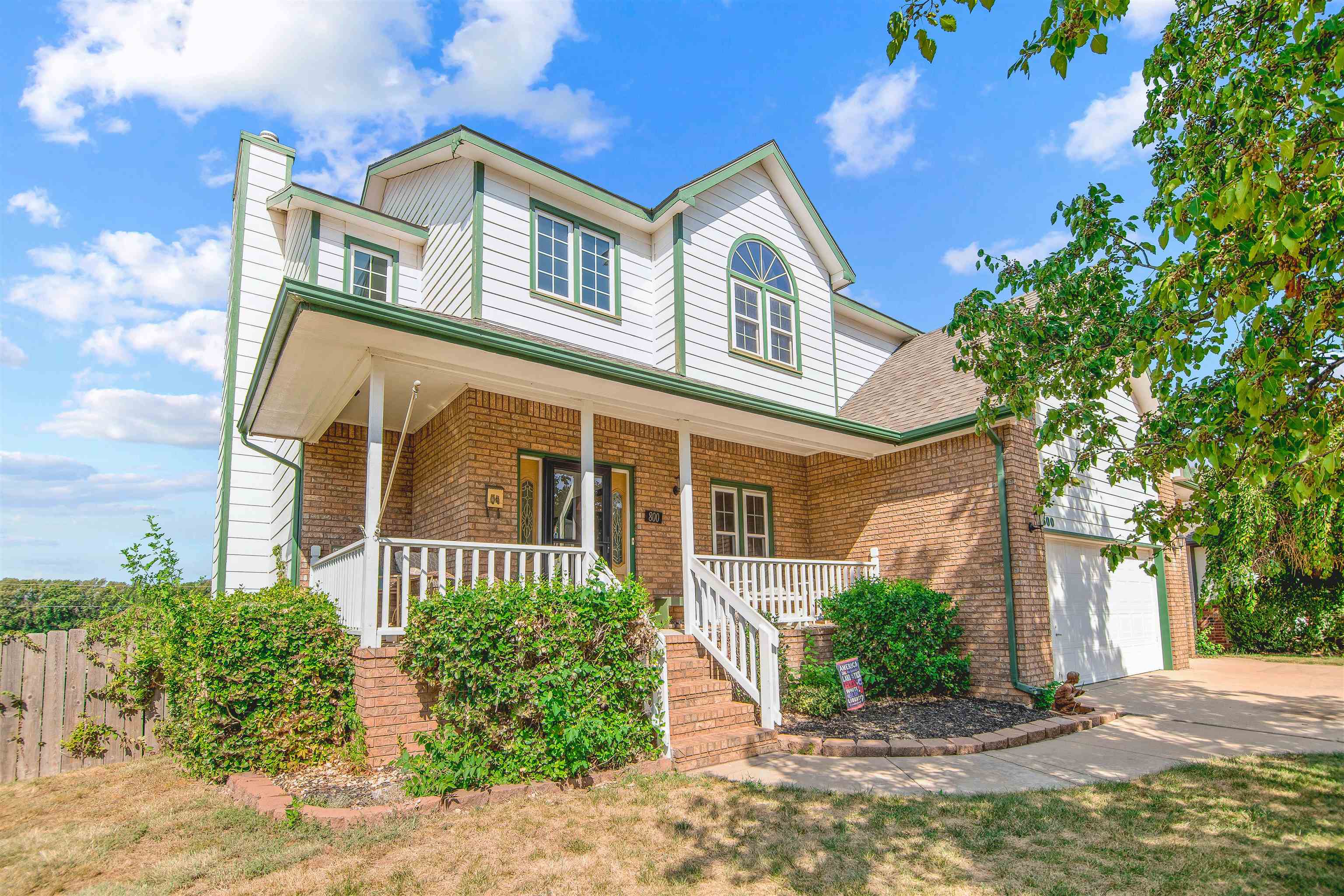Photo of 800 E Cedarbrook Rd in Derby, KS