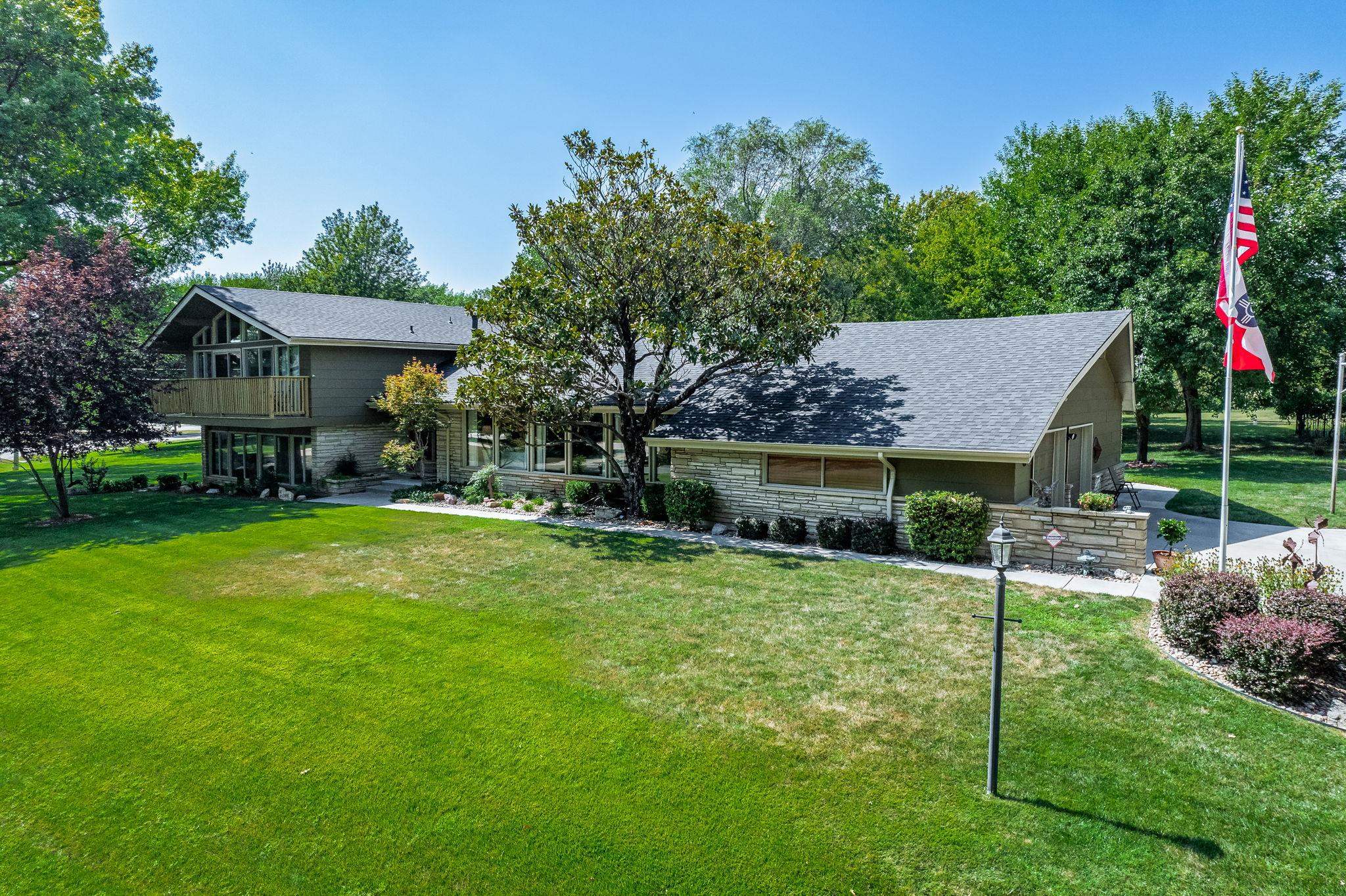 Photo of 551 S West Shore Ln in Wichita, KS
