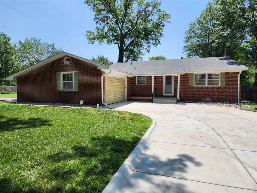 Photo of 2131 S Bluffs Ct in Wichita, KS