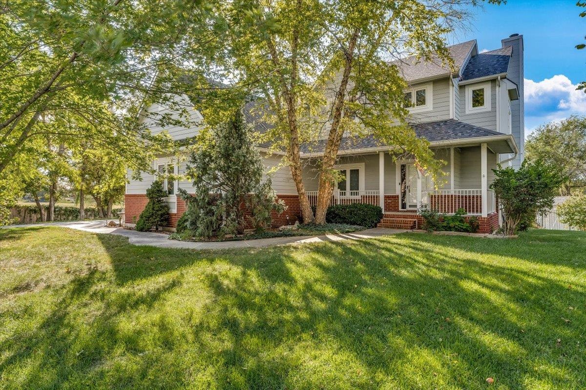 Photo of 202 Bent Tree Ct in Andover, KS
