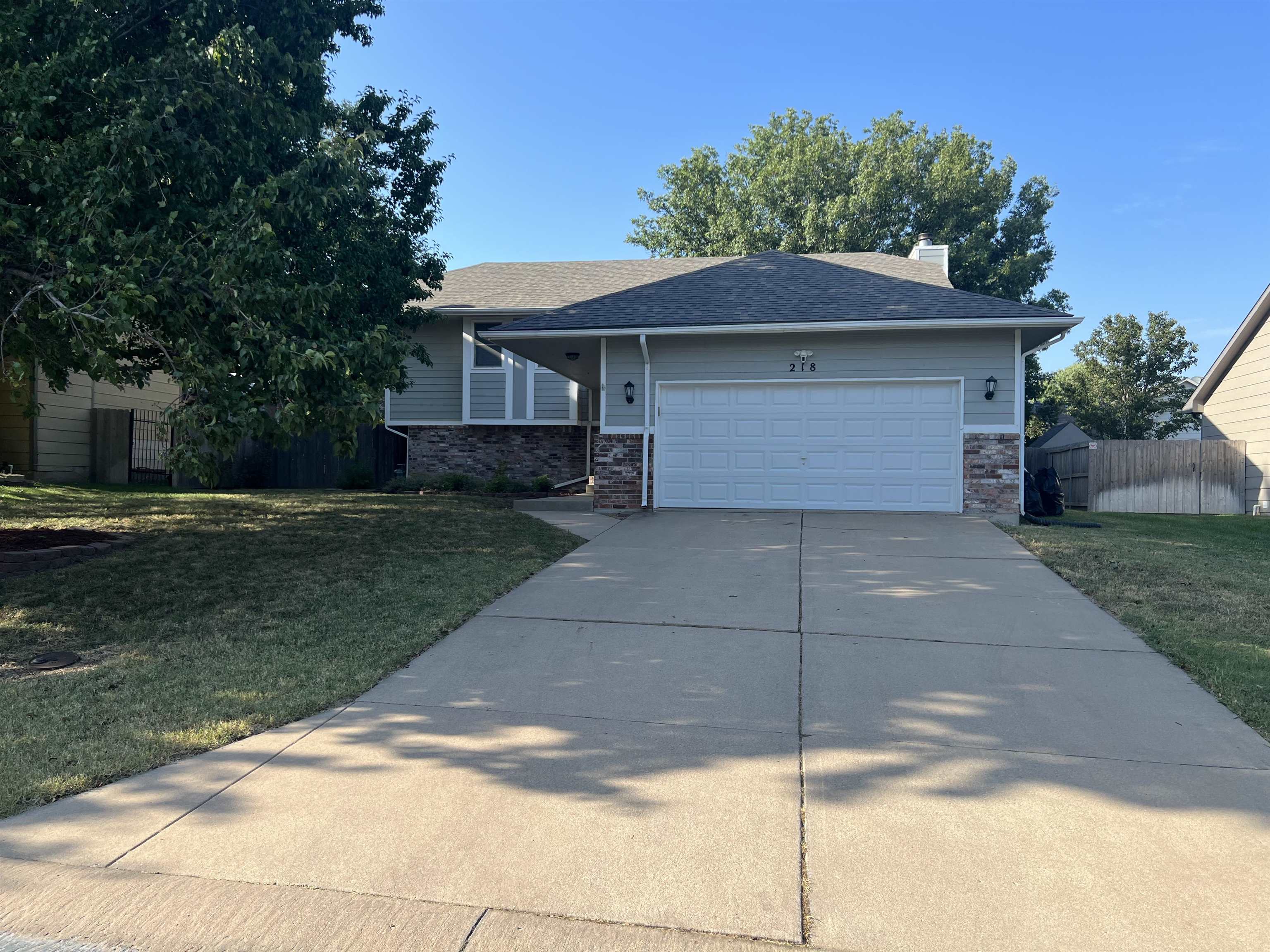 Photo of 218 E Oak Meadows Rd in Derby, KS