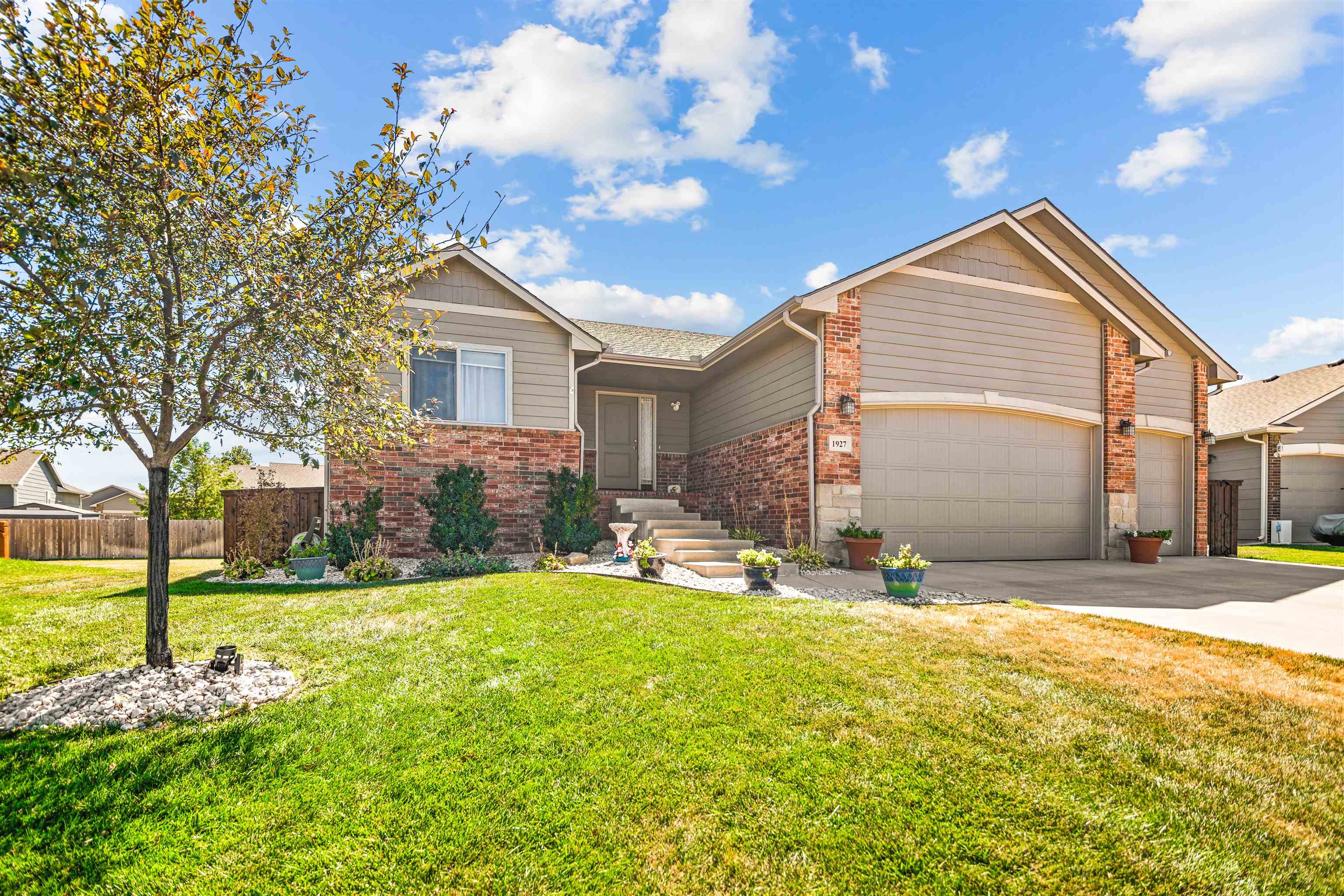 Photo of 1927 E Teak Ct in Andover, KS
