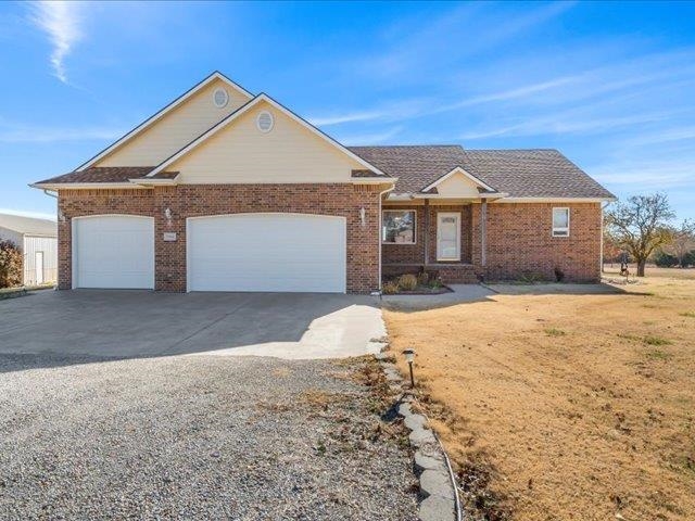 Photo of 29901 W Deerwood Cir in Garden Plain, KS