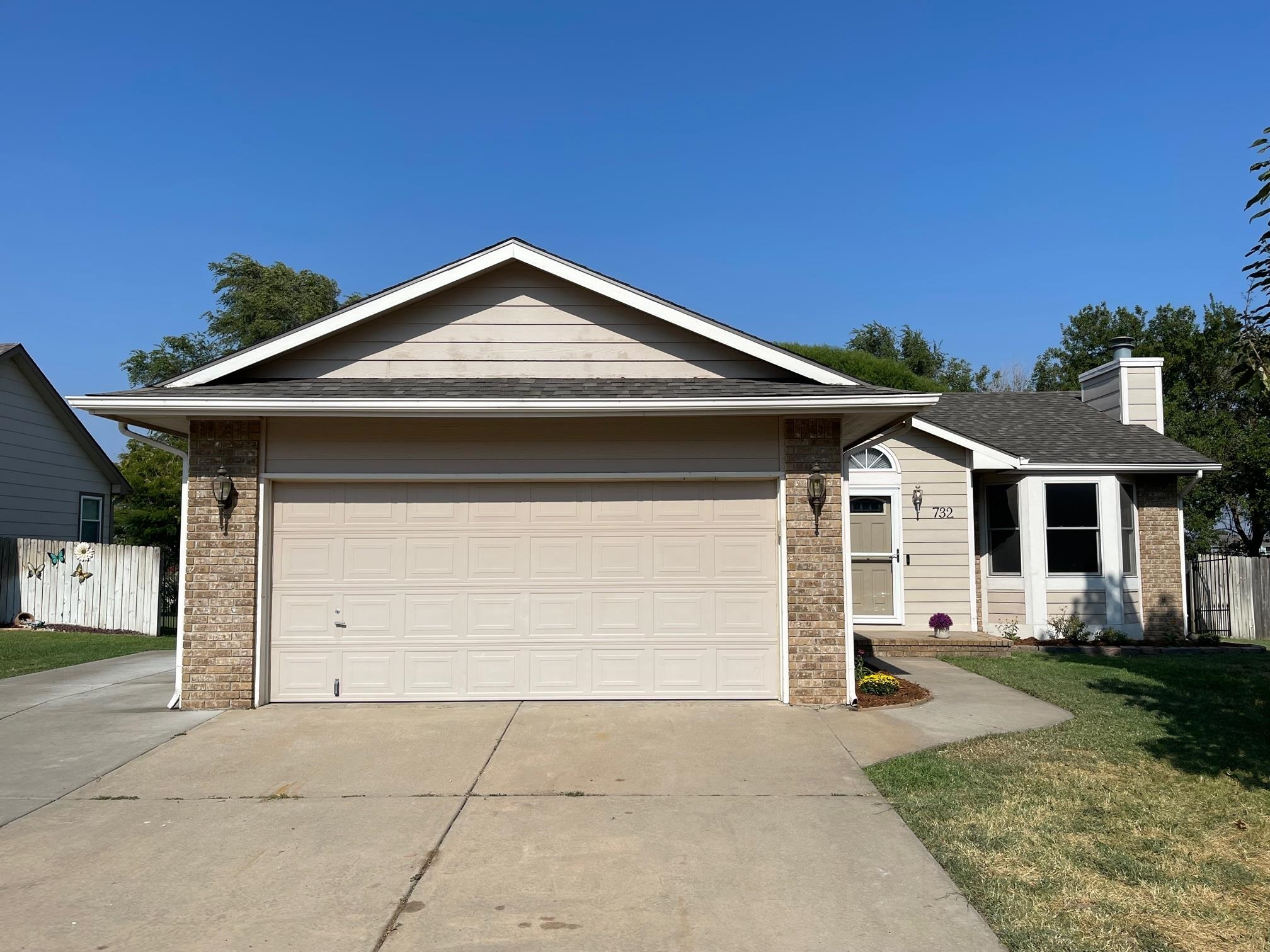 Photo of 732 E Plantation Rd in Maize, KS