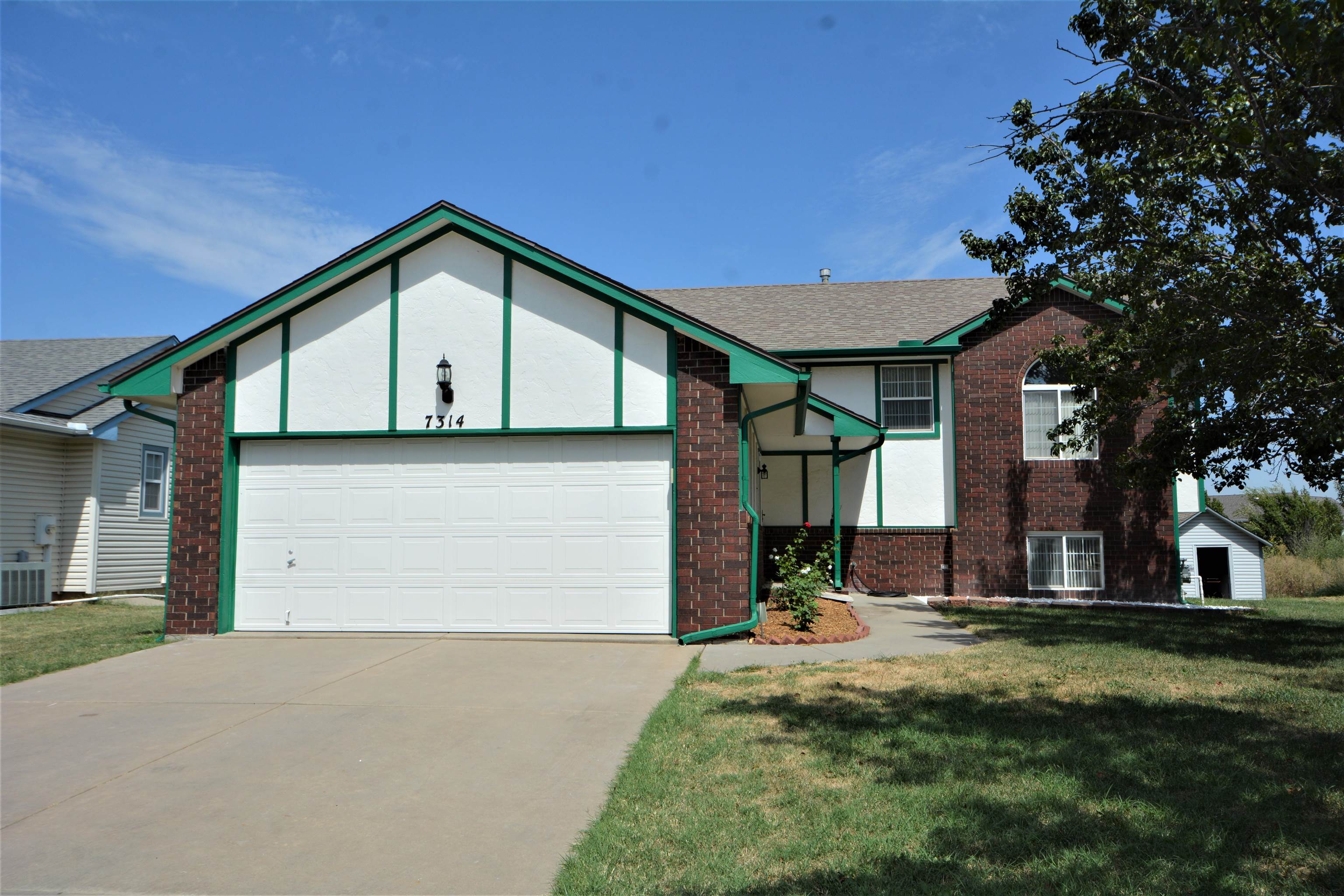 Photo of 7314 E Brookview Cir in Wichita, KS