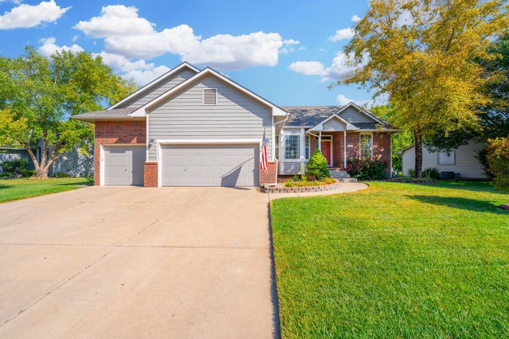 Photo of 249 S Lakeside Dr in Andover, KS