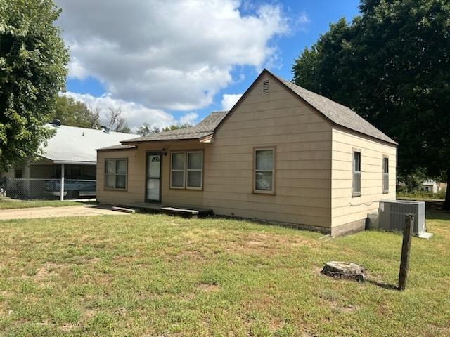 Photo of 1316 N 9th in Arkansas City, KS