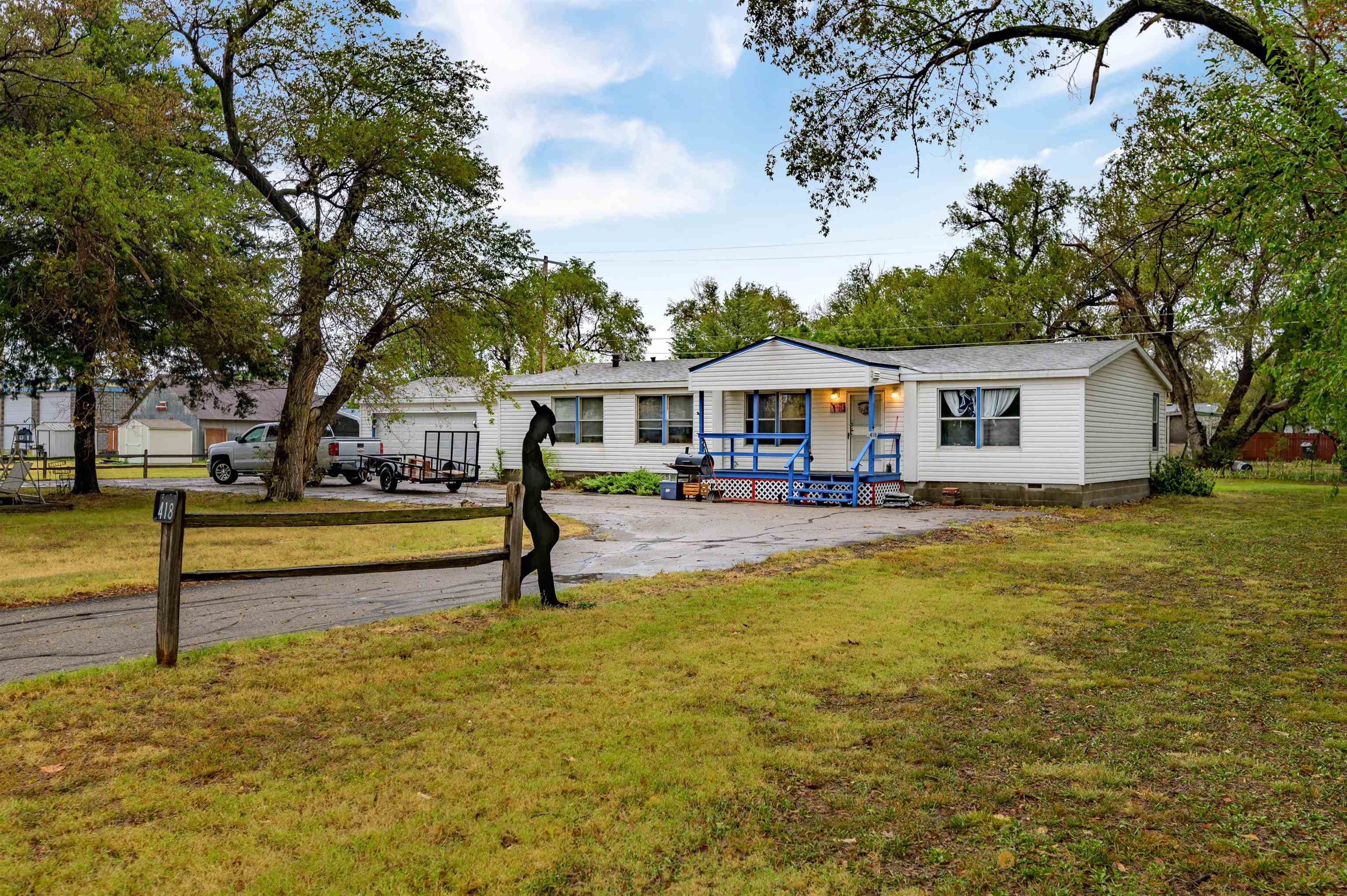 Photo of 418 N Harvey Ave in Burrton, KS
