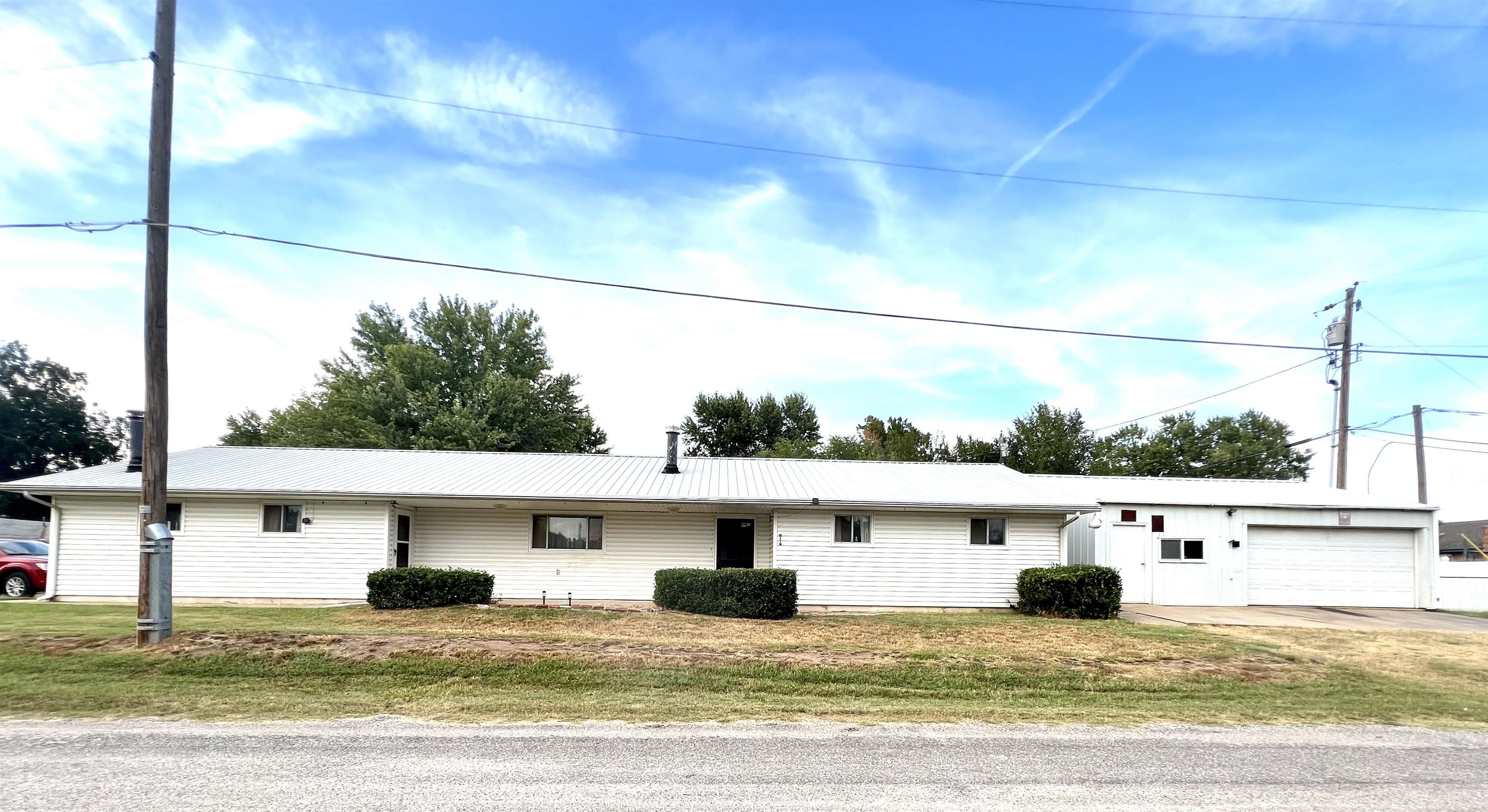 Photo of 1702 N 10th in Arkansas City, KS