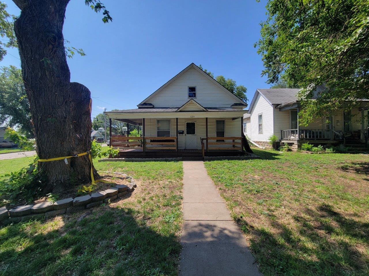 Photo of 824 E Lincoln Ave in Wellington, KS