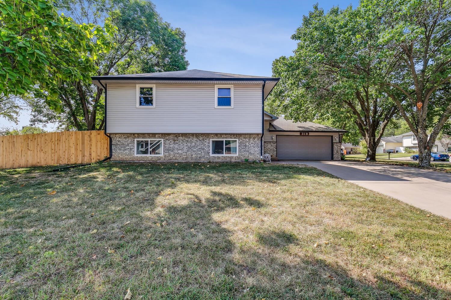 Photo of 319 E Sandhill Rd in Derby, KS