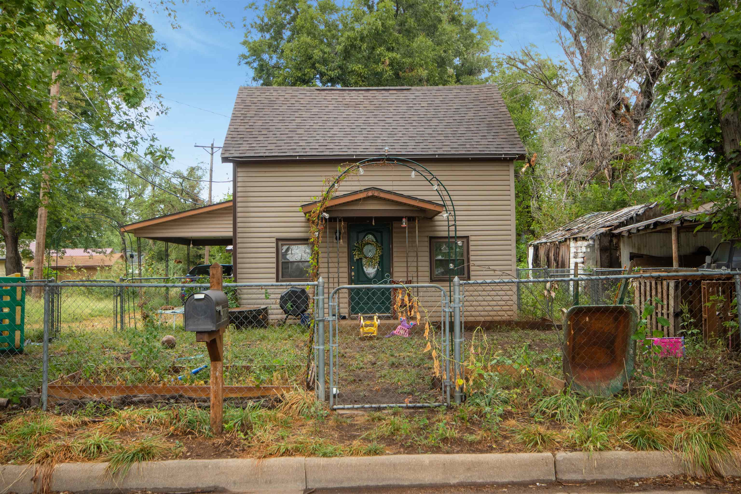 Photo of 208 W 15th in Winfield, KS
