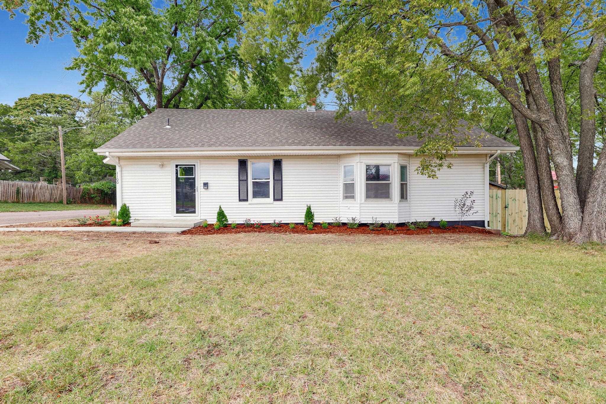Photo of 1100 N School St in Augusta, KS
