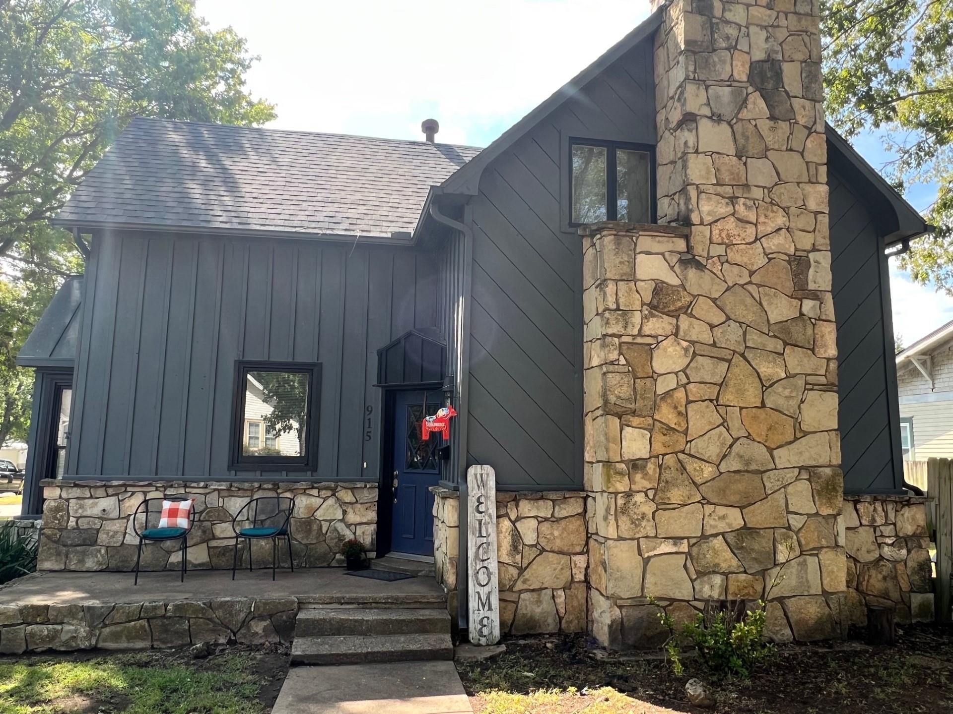 Photo of 915 E 15th Ave in Winfield, KS