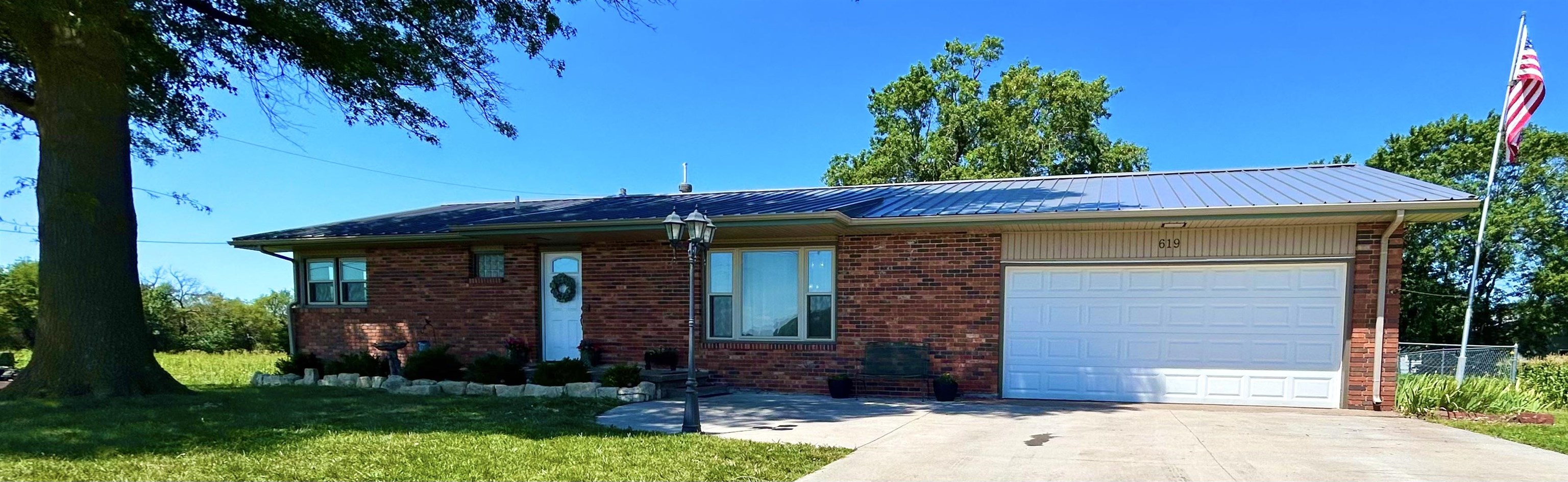 Photo of 619 S Harvey Ave in Burrton, KS