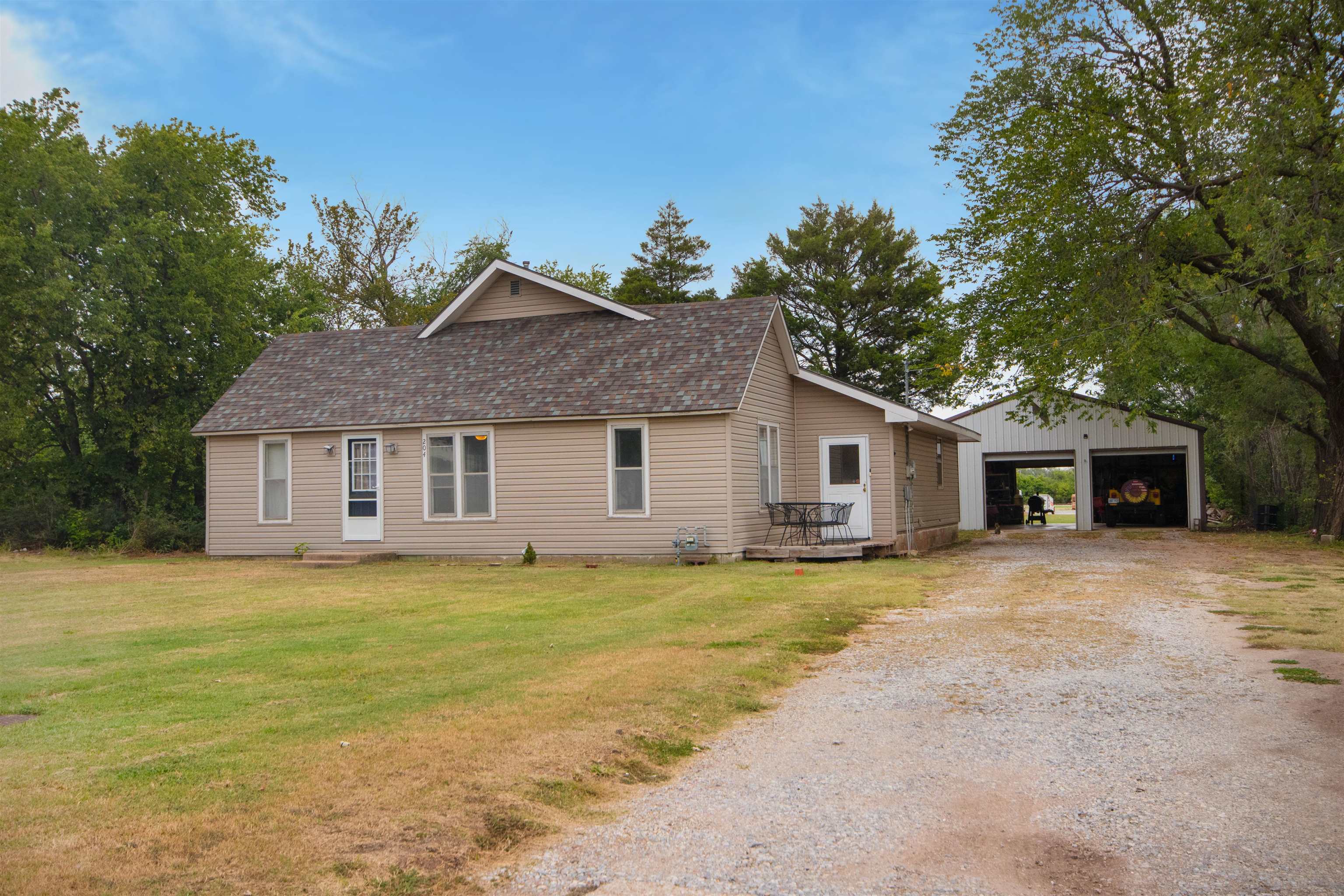Photo of 204 W Saint Louis St in Conway Springs, KS