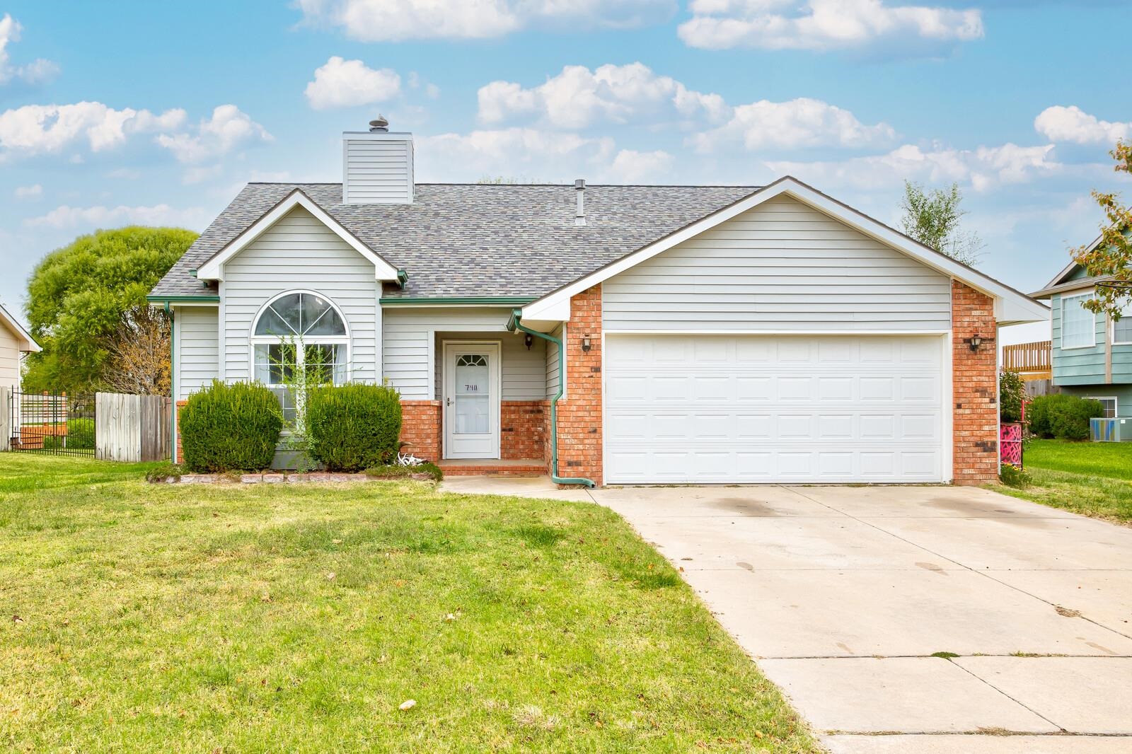 Photo of 740 E Plantation Rd in Maize, KS