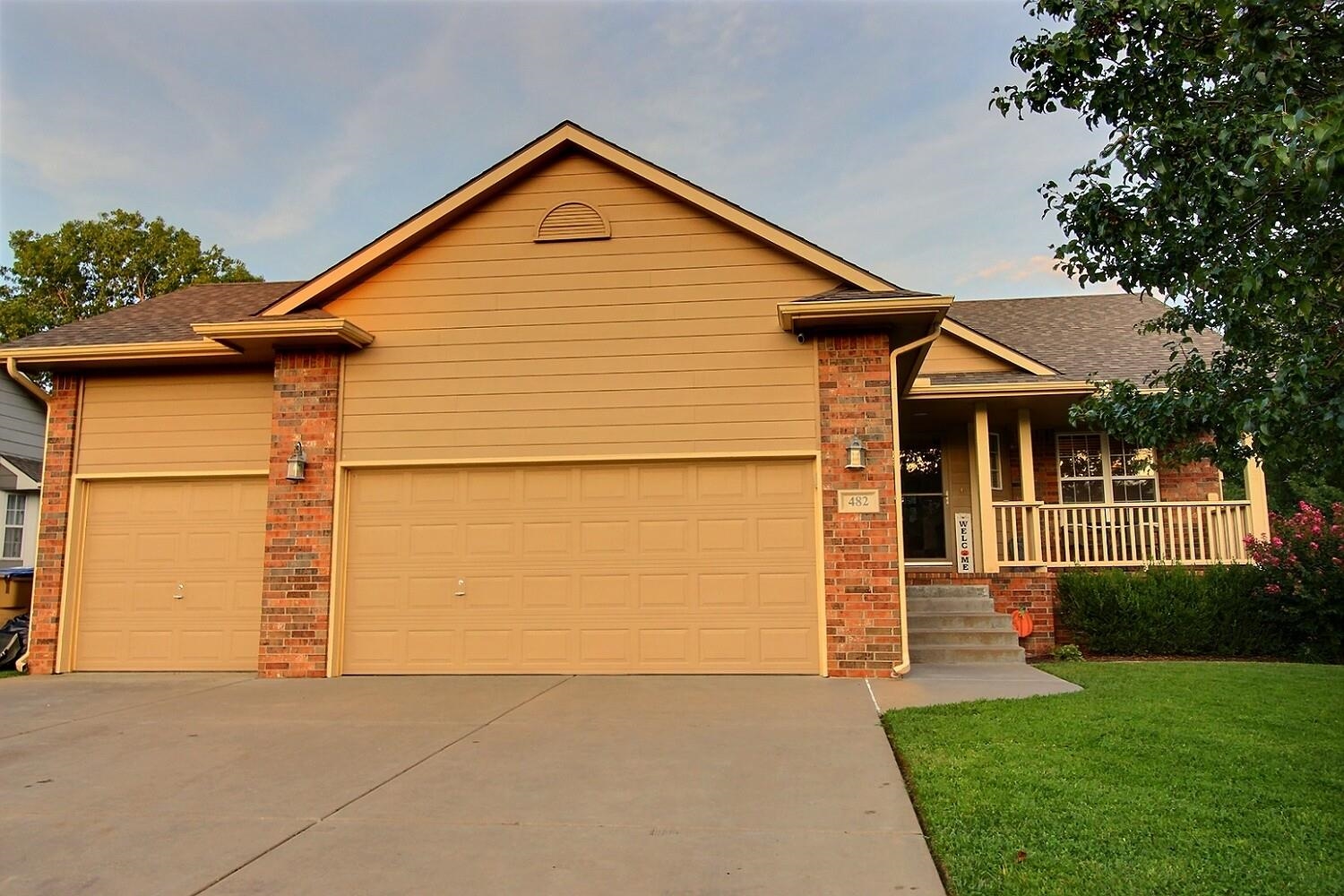 Photo of 482 E Cheyenne Ct in Kechi, KS