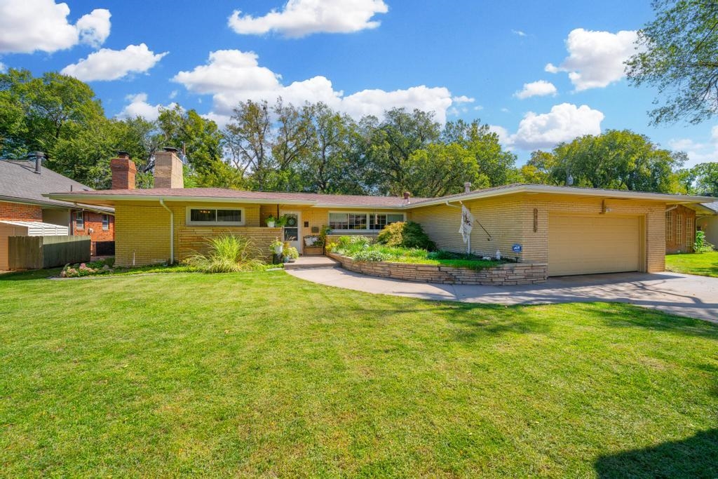 Photo of 2482 N Coolidge in Wichita, KS