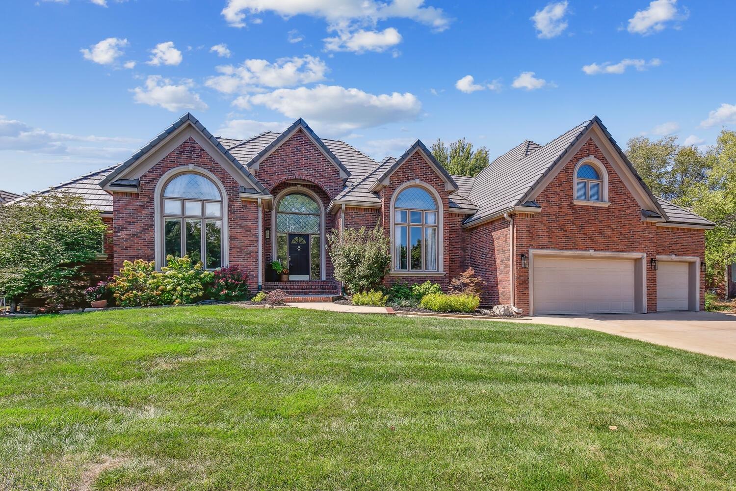 Photo of 33 E Stonebridge Cir in Wichita, KS