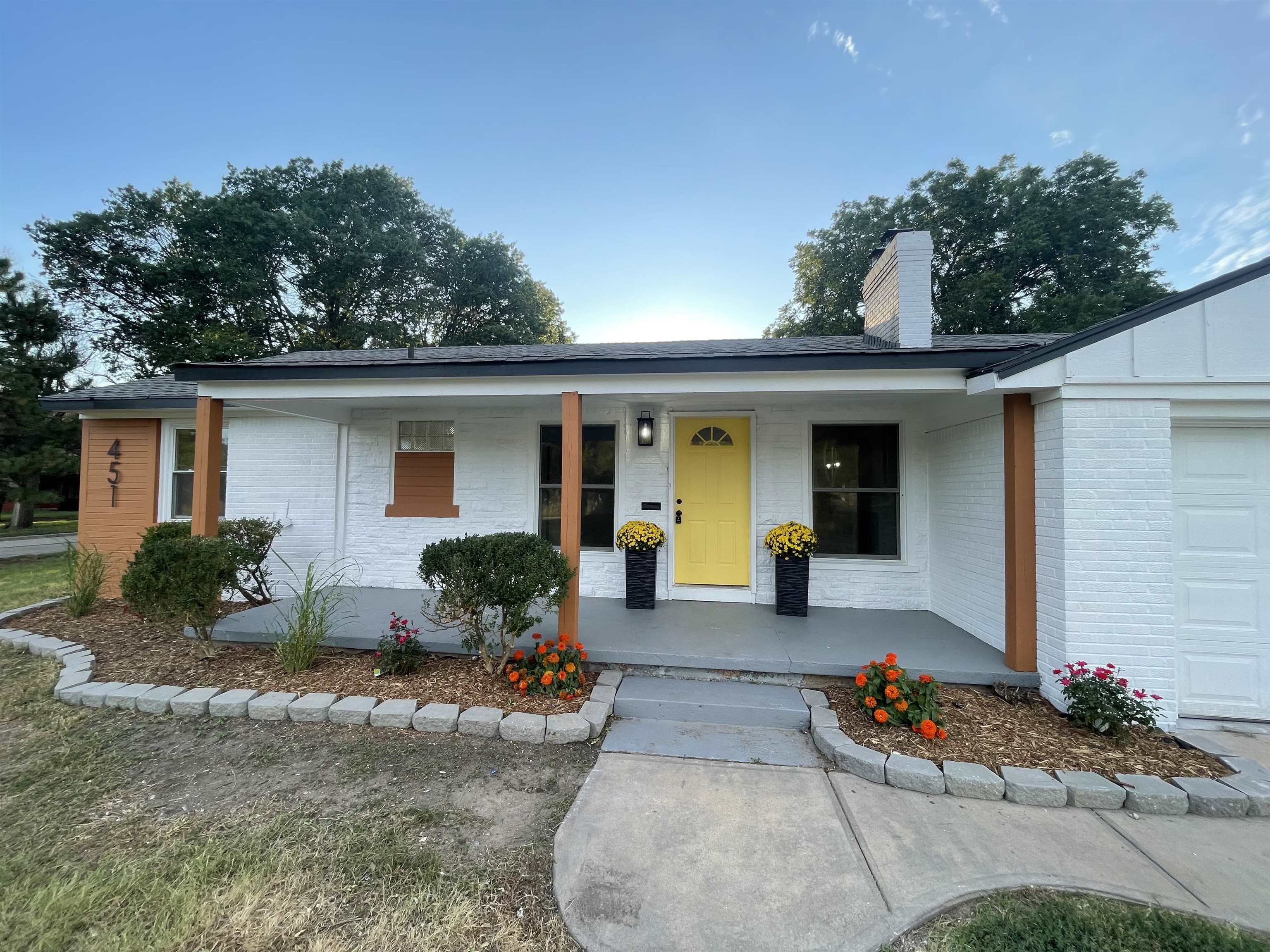 Photo of 451 N Brookside St in Wichita, KS