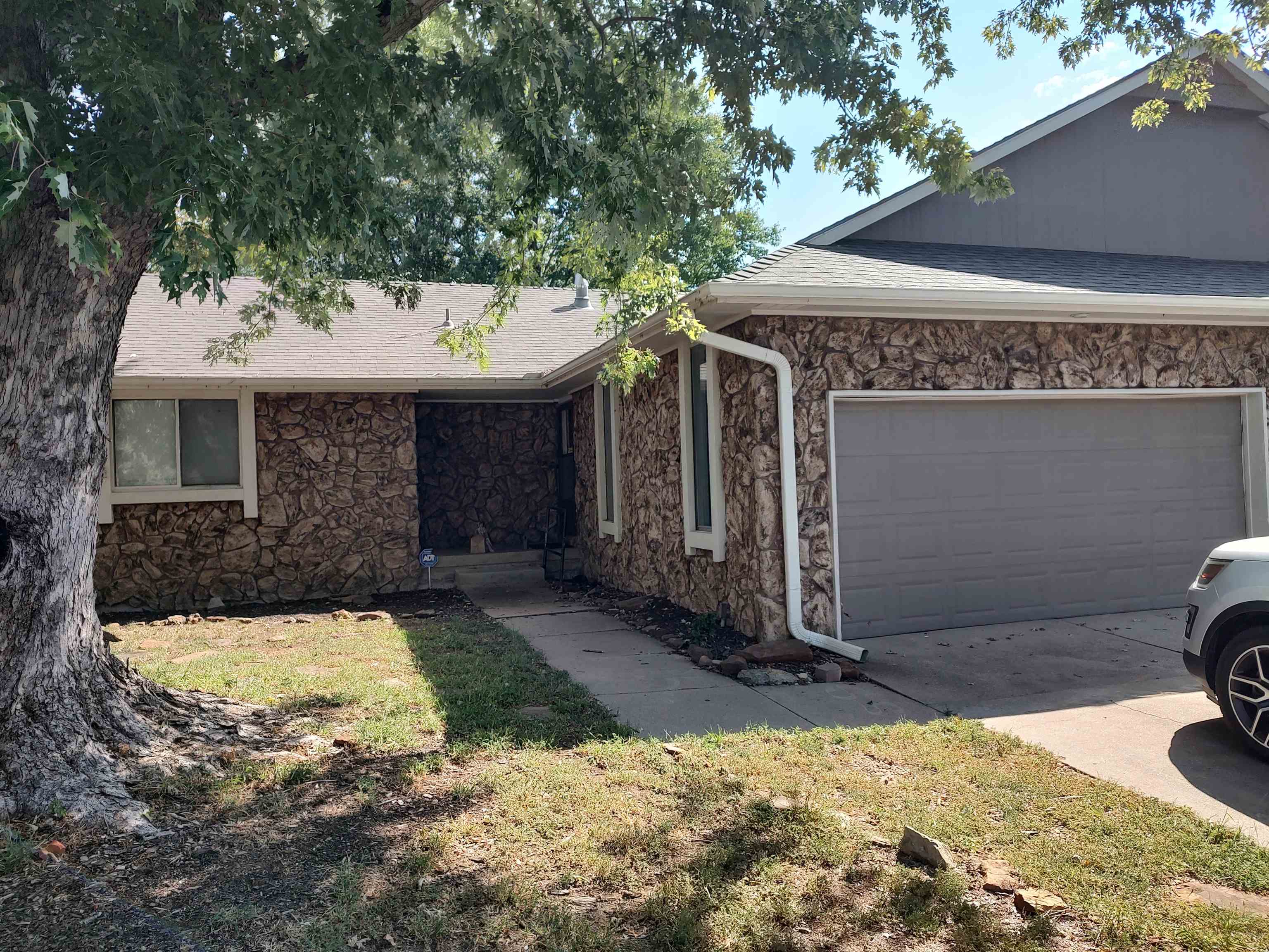 Photo of 626 N Tanglewood Rd in Derby, KS