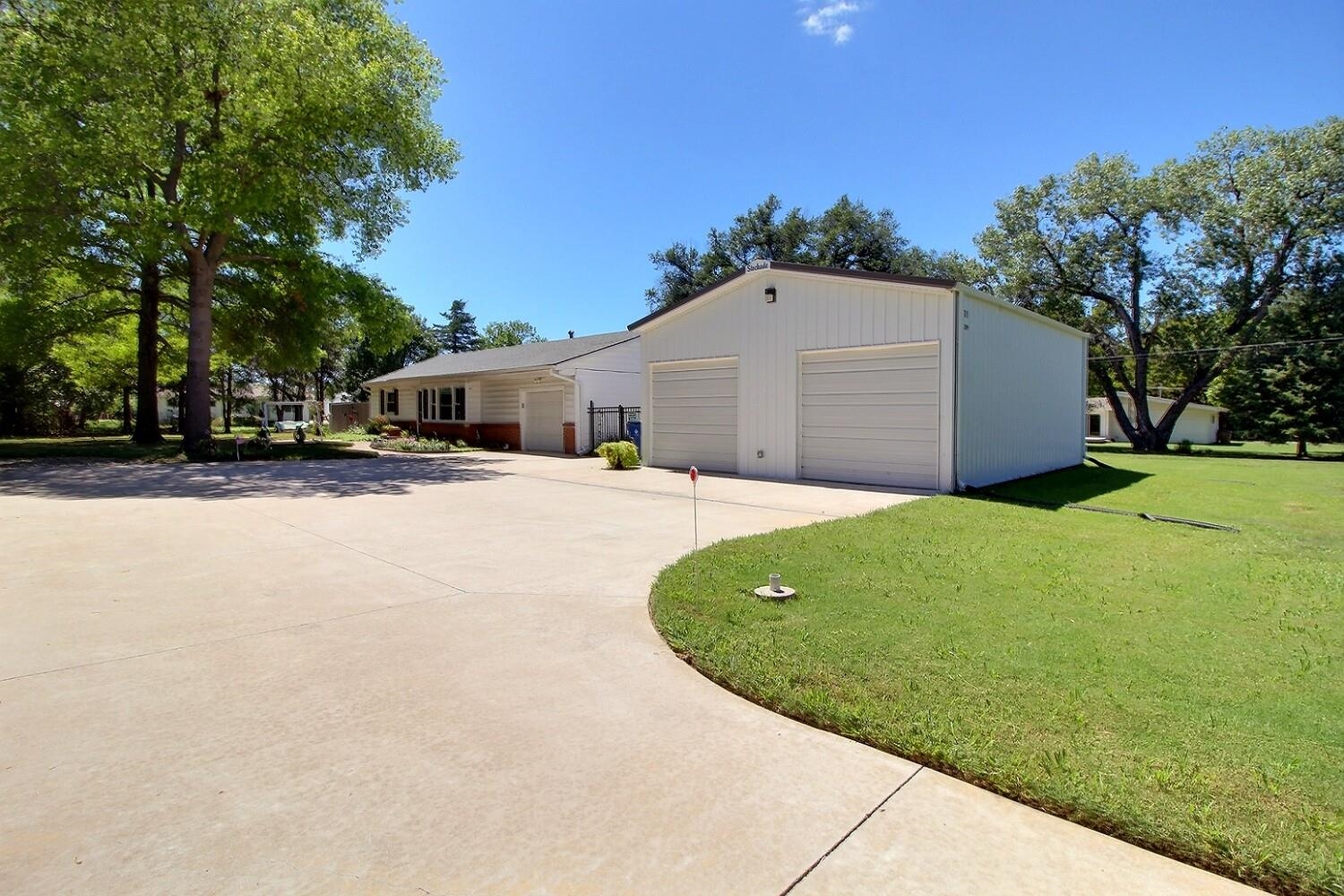 Photo of 421 Epp in Andover, KS