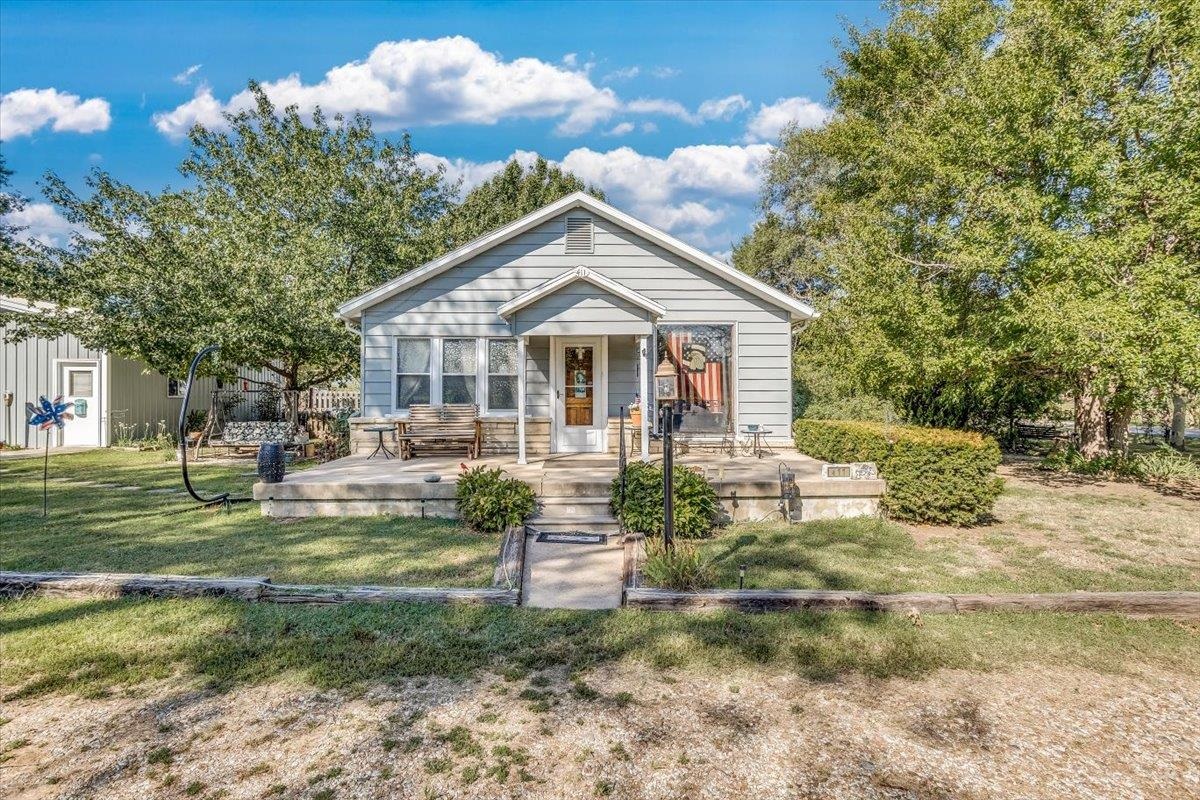 Photo of 411 E Radio Ln in Arkansas City, KS