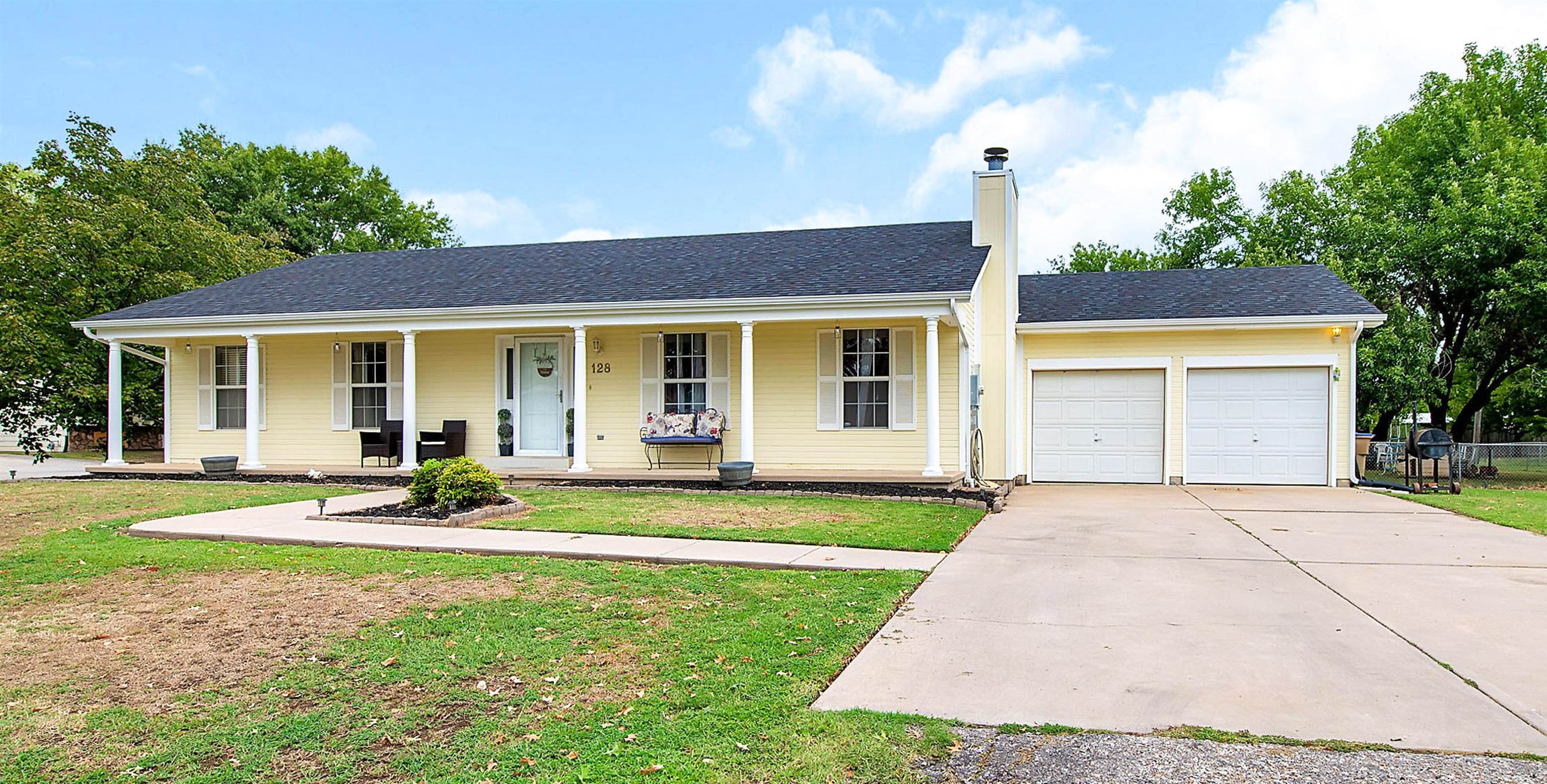 Photo of 128 E 11th Ave in Belle Plaine, KS