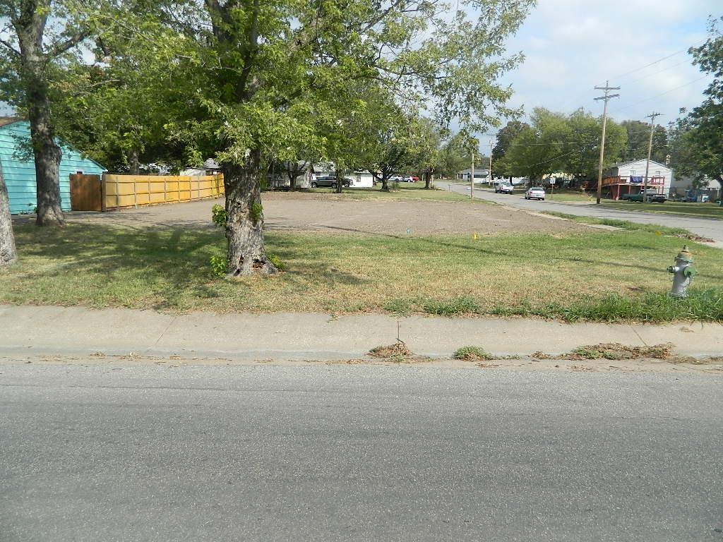 Photo of 404 N College St in Winfield, KS