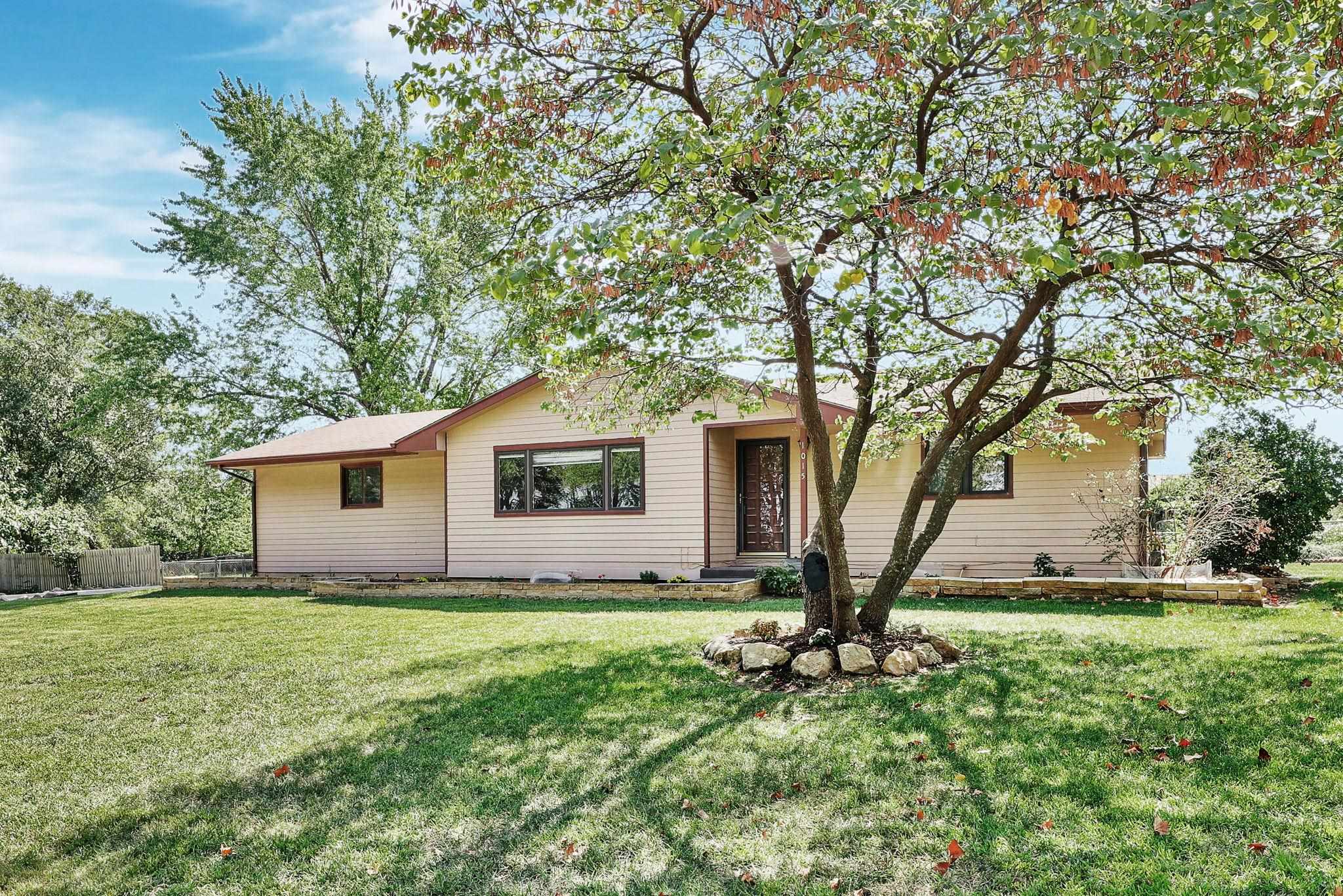 Photo of 1015 E Douglas Ave in Andover, KS