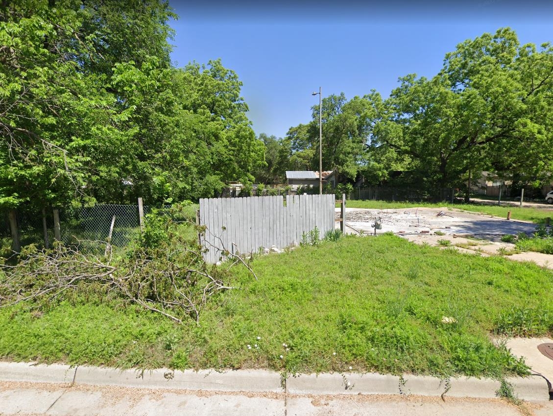 Photo of 100 W Burnett St in Wichita, KS