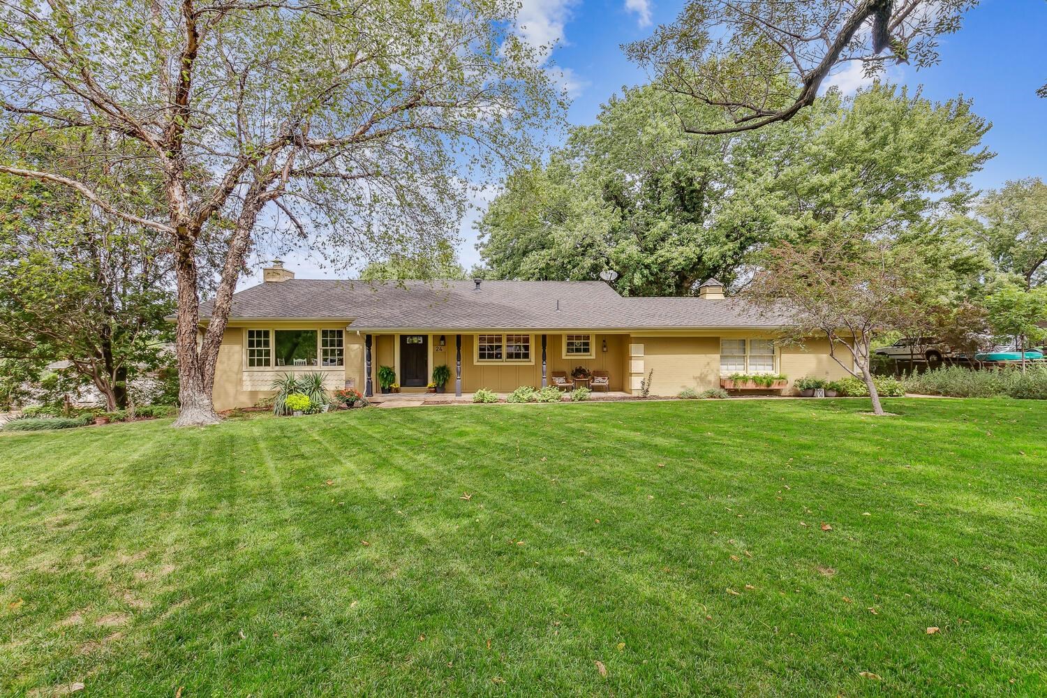 Photo of 24 Beaver Creek Ct Lk Waltanna in Goddard, KS