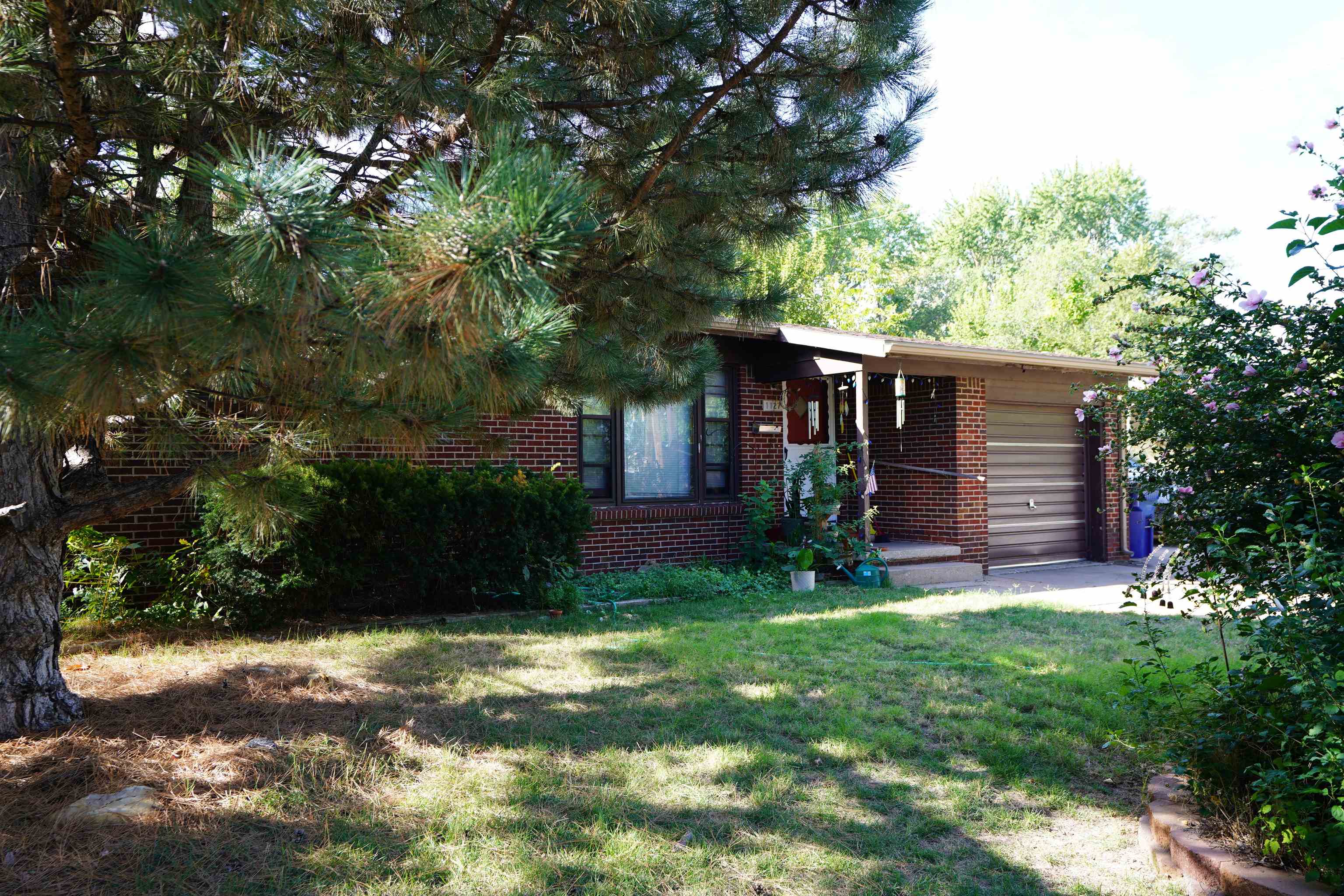 Photo of 1127 E Alturas Ave in Wichita, KS