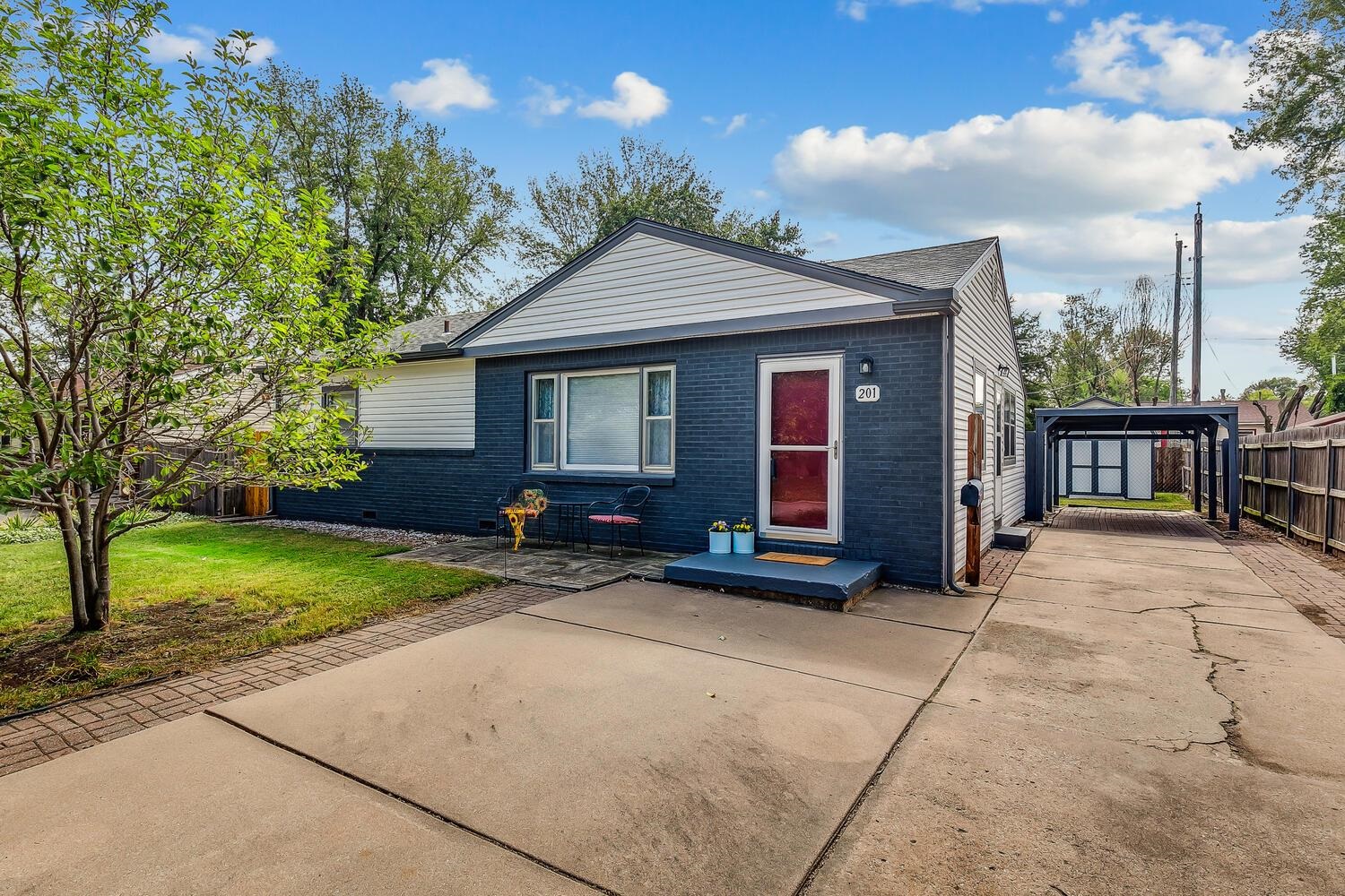 Photo of 201 E Springdale St in Derby, KS