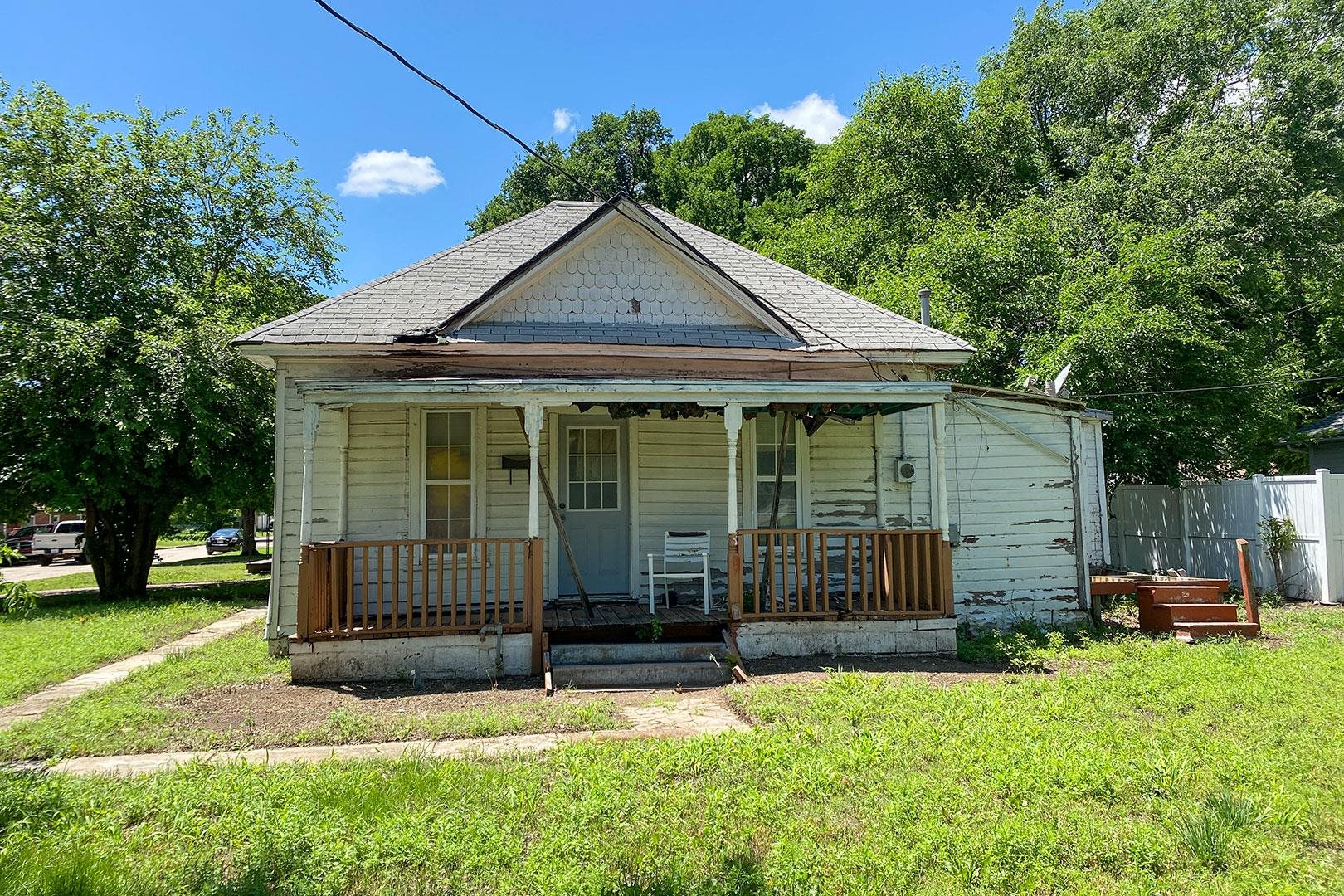 Photo of 904 N A St in Wellington, KS