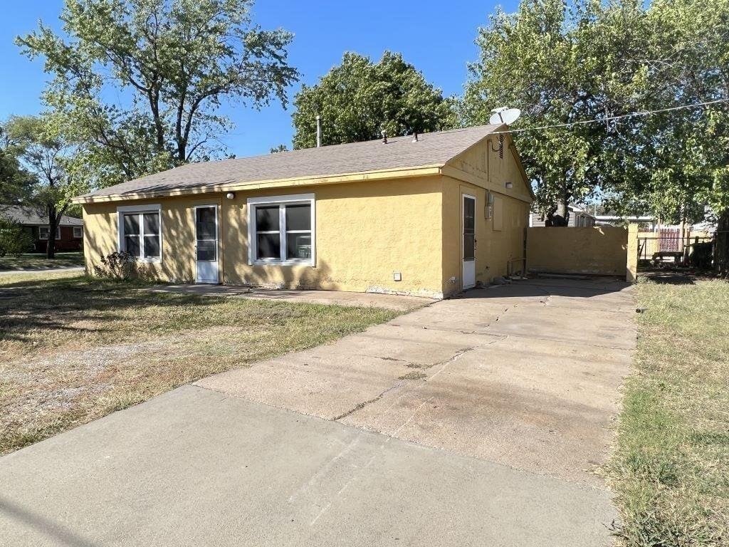 Photo of 621 W 16th in Wellington, KS
