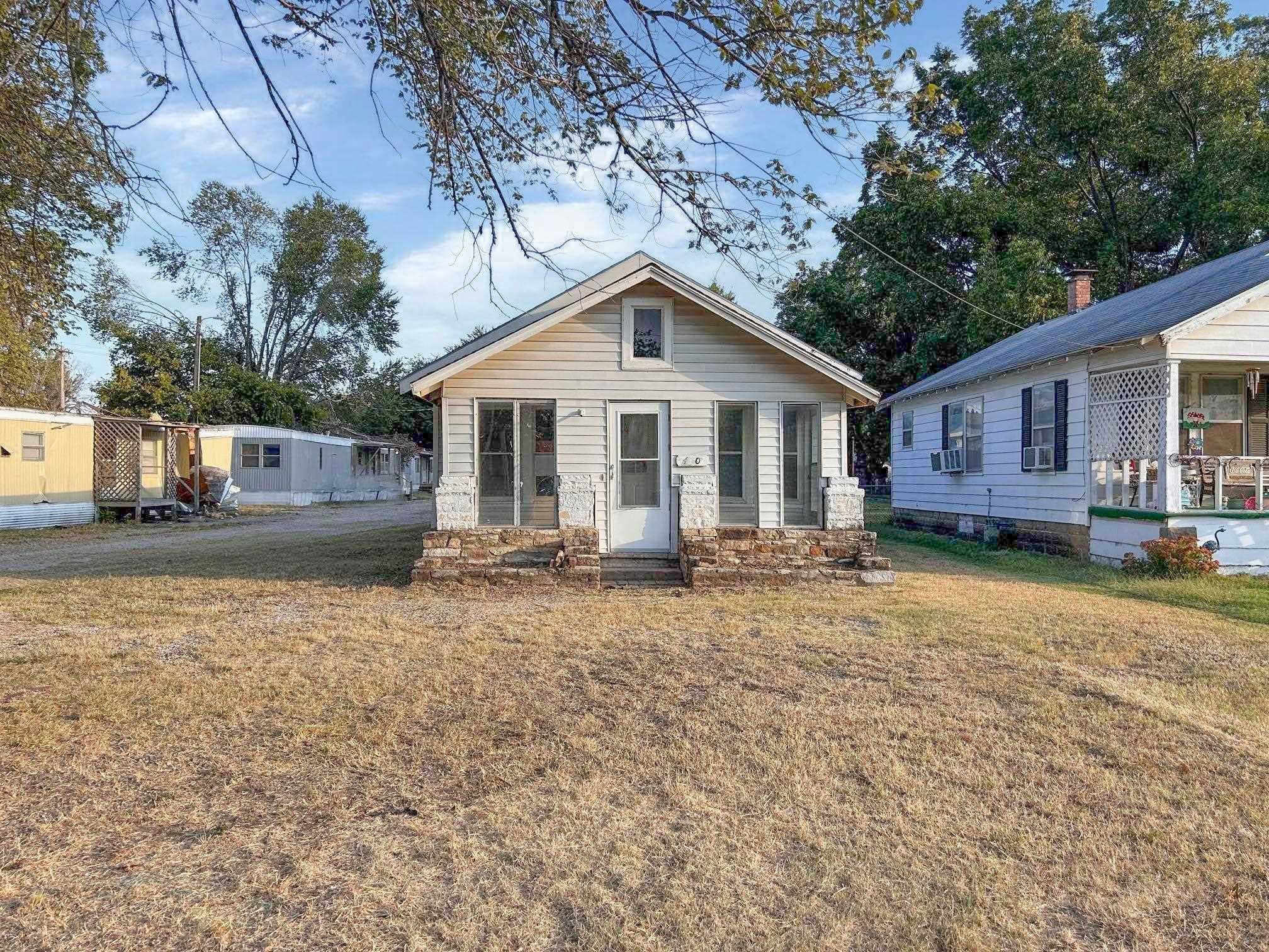 Photo of 400 E 5th Ave in Winfield, KS