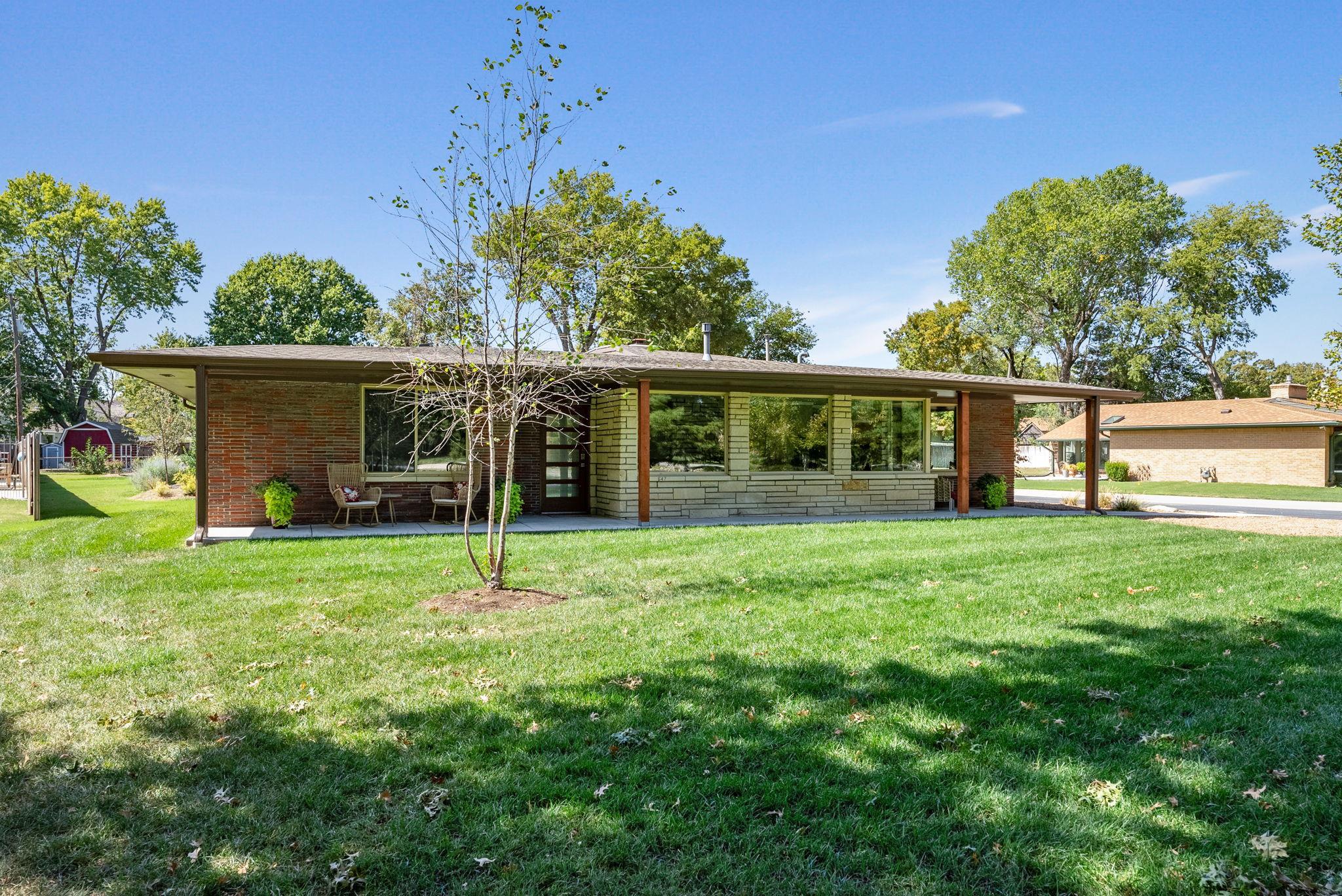 Photo of 647 S Lakeshore Dr in Wichita, KS
