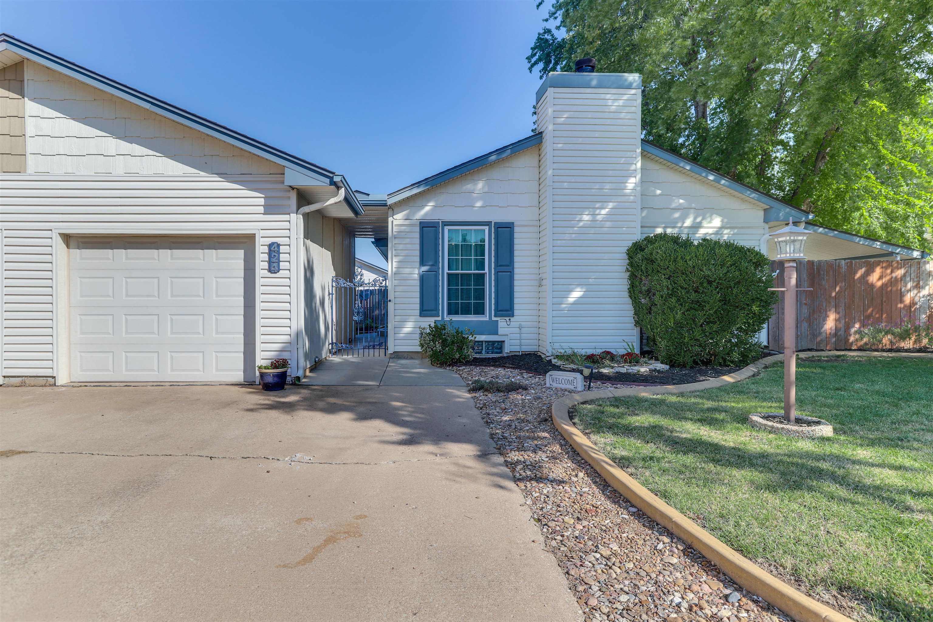 Photo of 424 S Woodchuck Ln in Wichita, KS