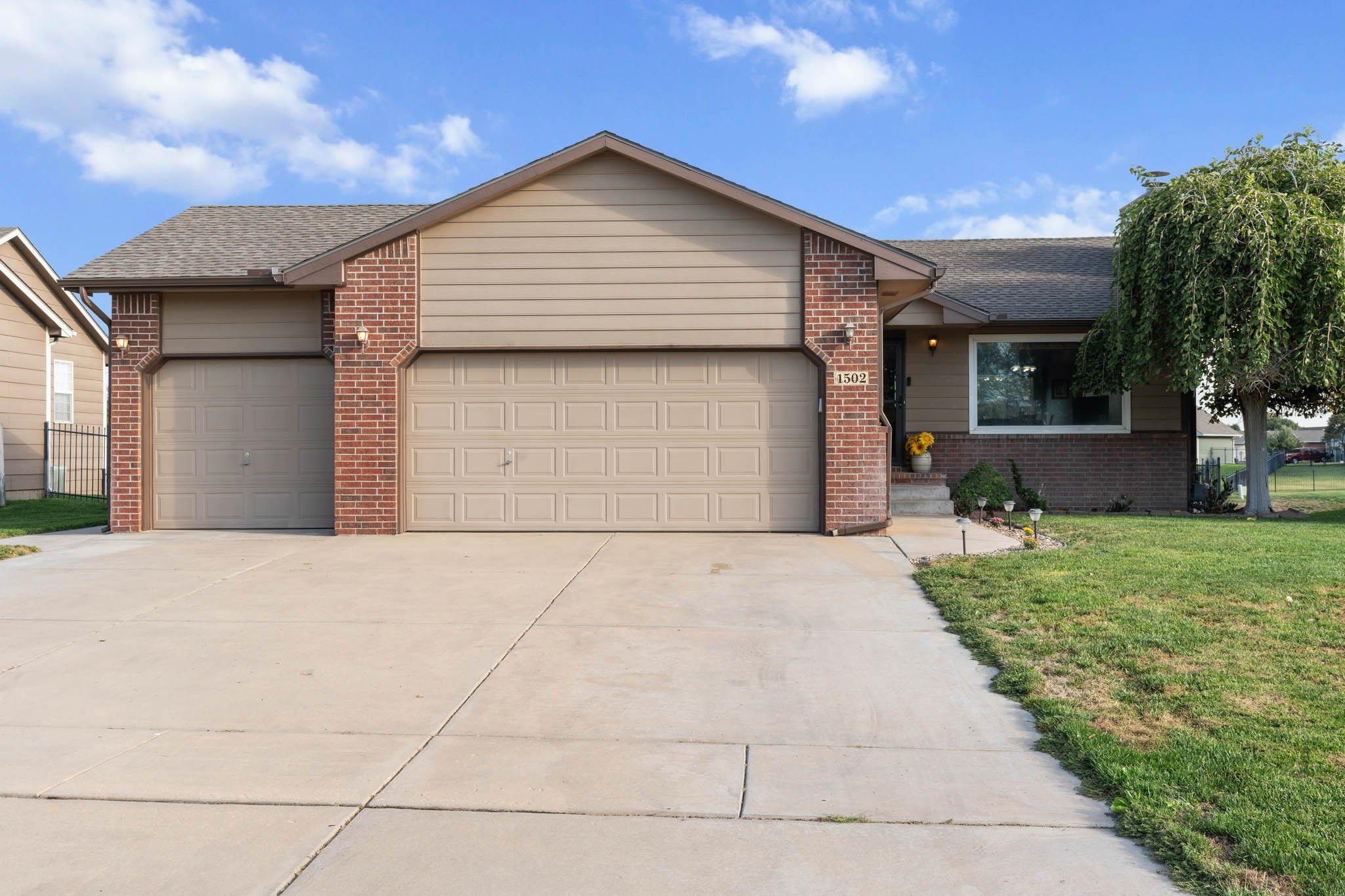 Photo of 1502 E Summerwood St in Goddard, KS