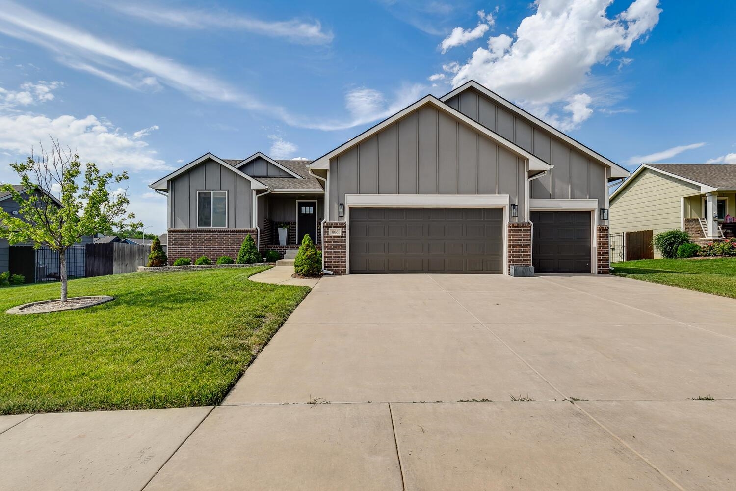 Photo of 806 E Tyndall Ct in Derby, KS