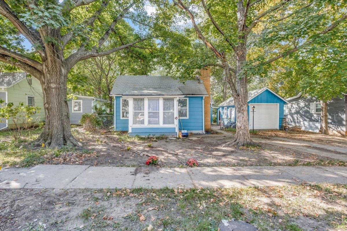 Photo of 417 W Locust Ave in El Dorado, KS
