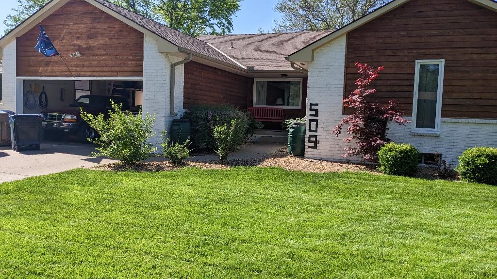 Photo of 509 E Dover Dr in Valley Center, KS