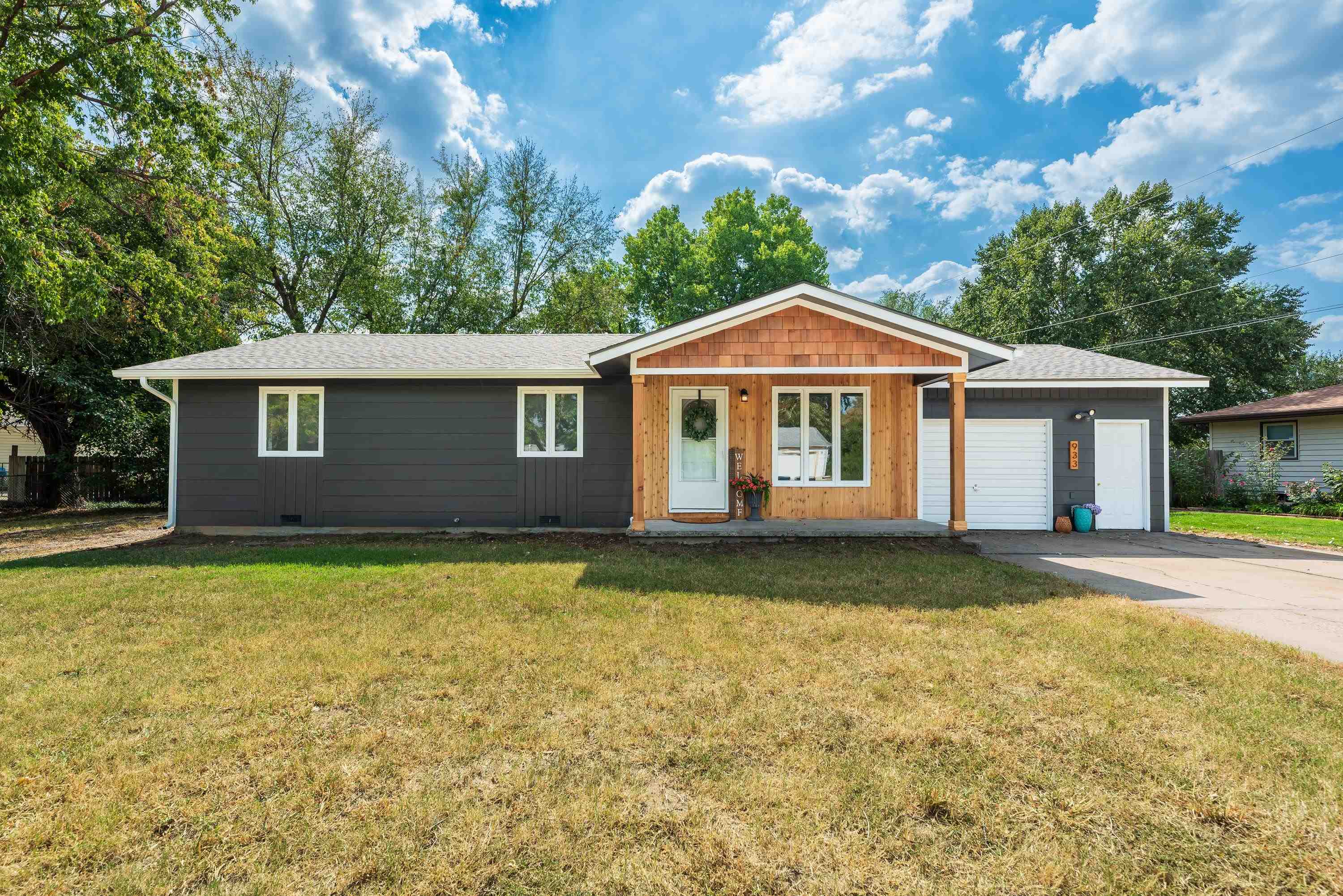 Photo of 933 W Maywood St in Wichita, KS